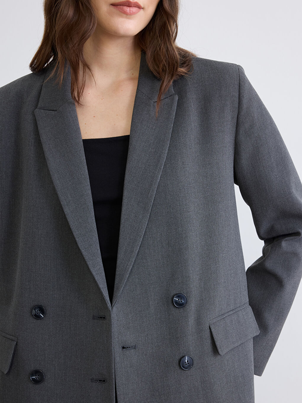 Sacoul feminin cu două rânduri de nasturi-3