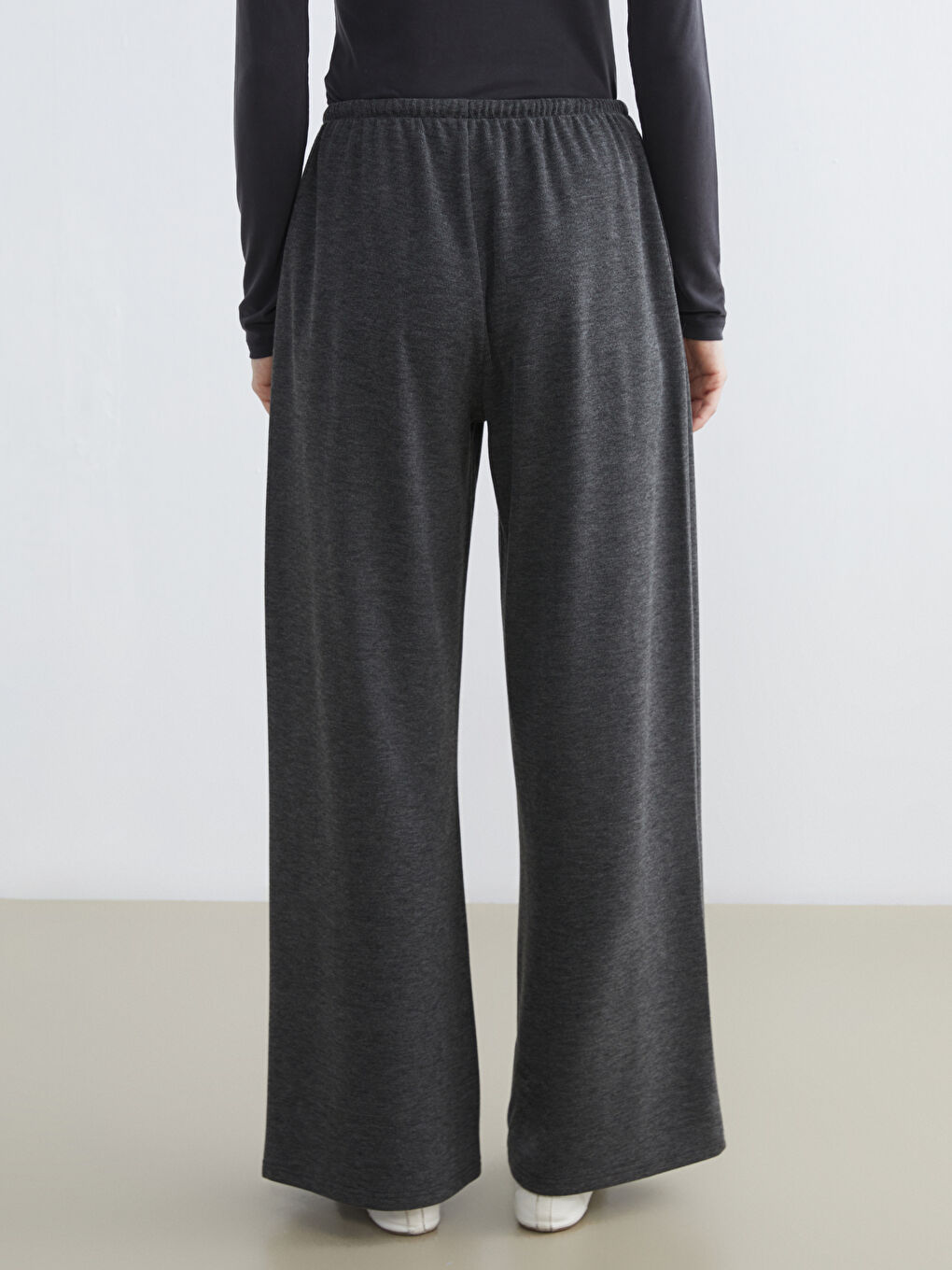 Women's Wide Leg Sweatpants with Elastic Waistband-3