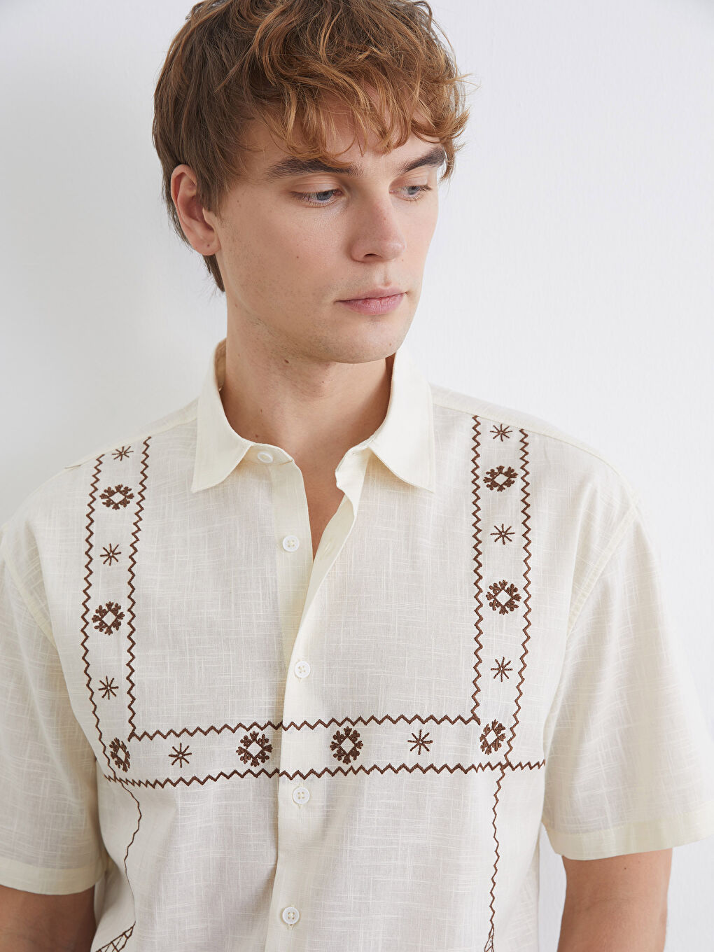 Bej Loose Fit Nakışlı Erkek Gömlek-2