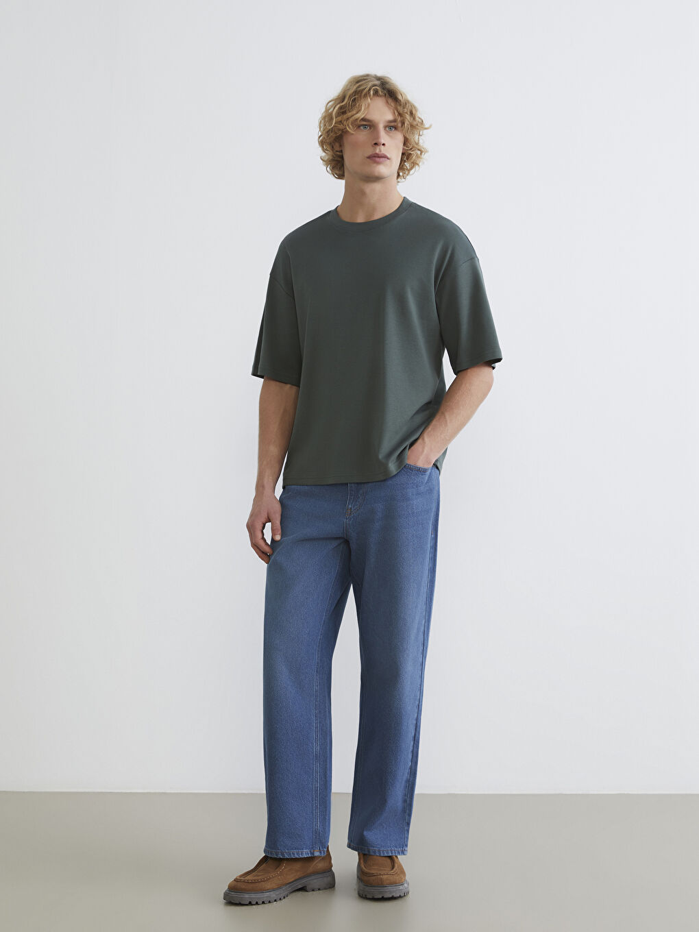 745 ფართო ფორმის მამაკაცის ჯინსები