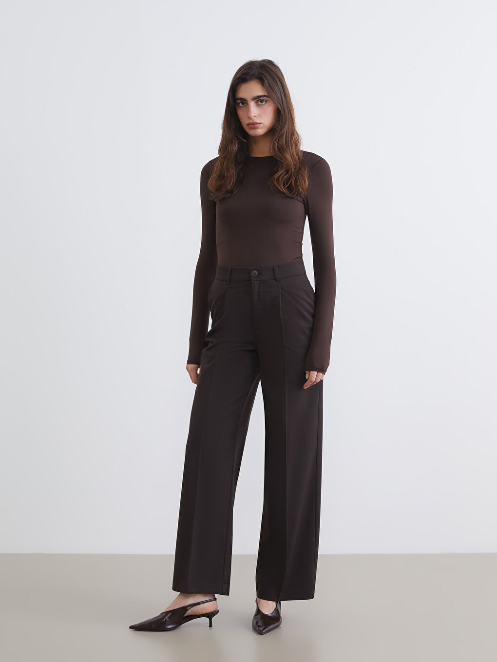 Effortless elegance meets relaxed tailoring in our wide-leg, pleated trousers.