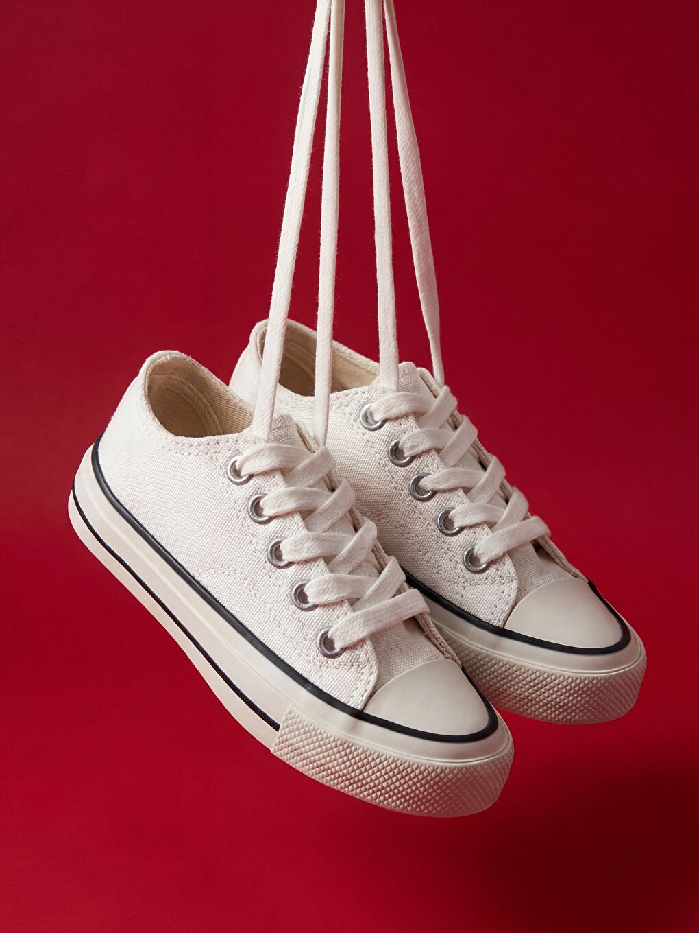 Beyaz Bağcıklı Erkek Çocuk Spor Ayakkabı-1