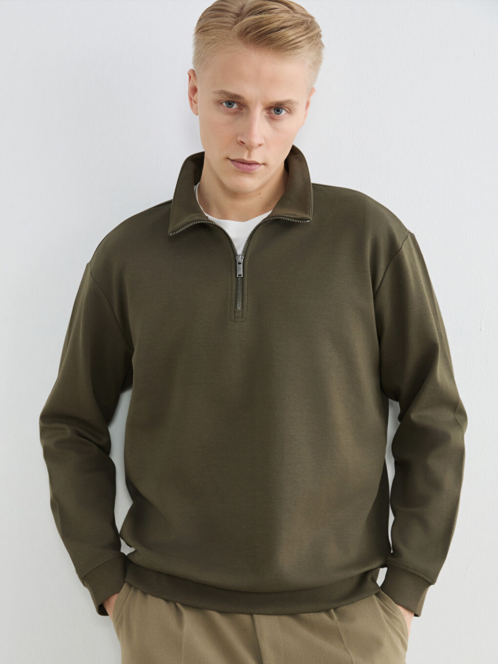 Muški sweatshirt s visokim ovratnikom-1