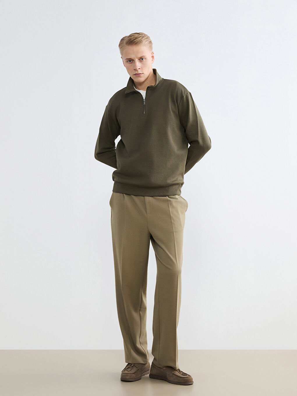 Muški sweatshirt s visokim ovratnikom-2
