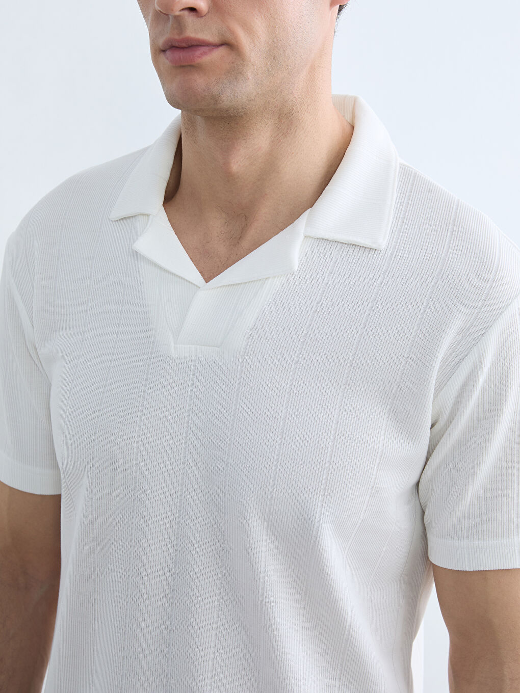 تيشيرت رجالي بملمس مميز للمصيف-2