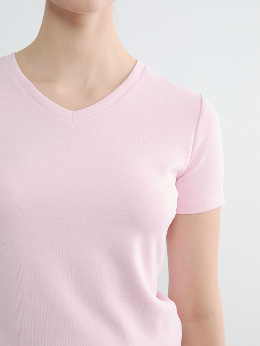 Pembe V Yaka Soft Touch Kadın Tişört	-2