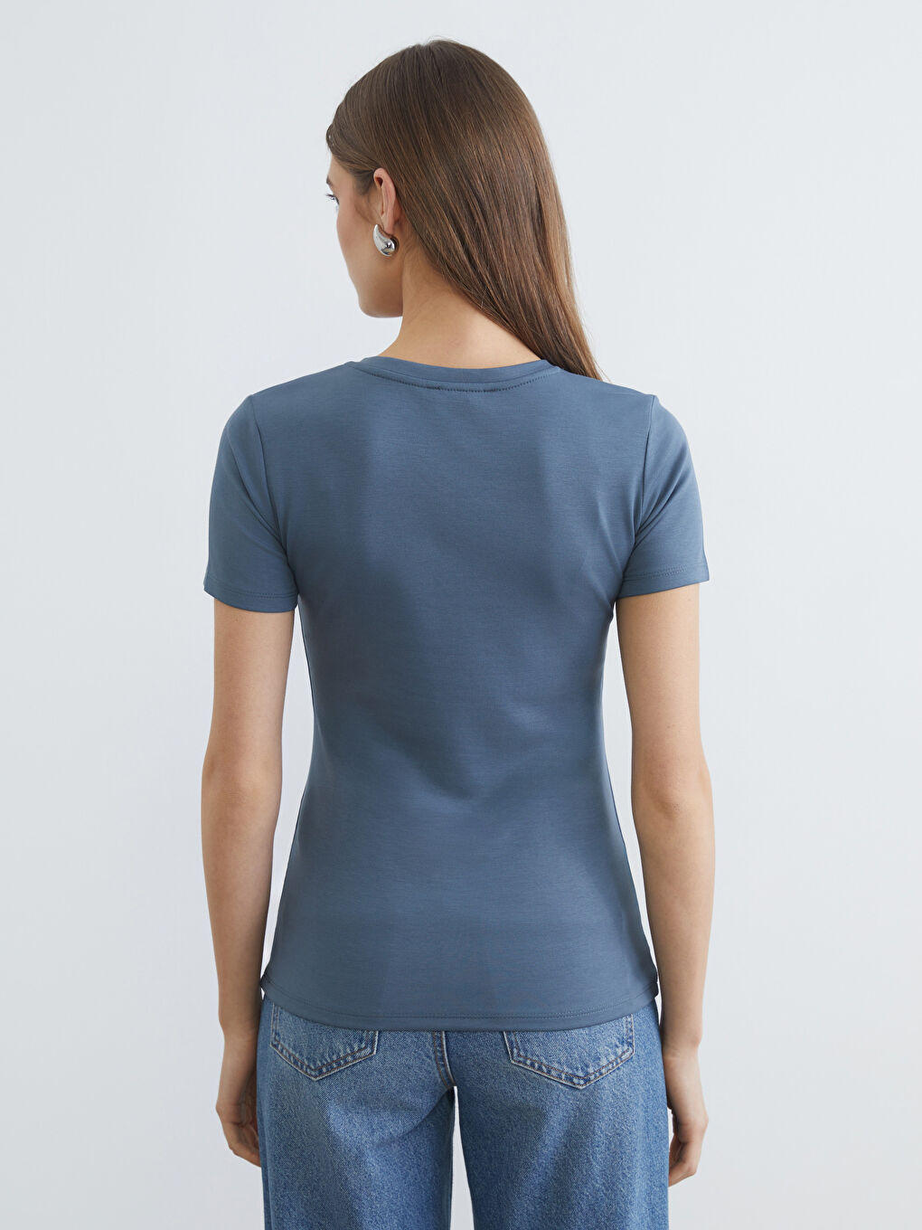 Gri V Yaka Soft Touch Kadın Tişört	-3