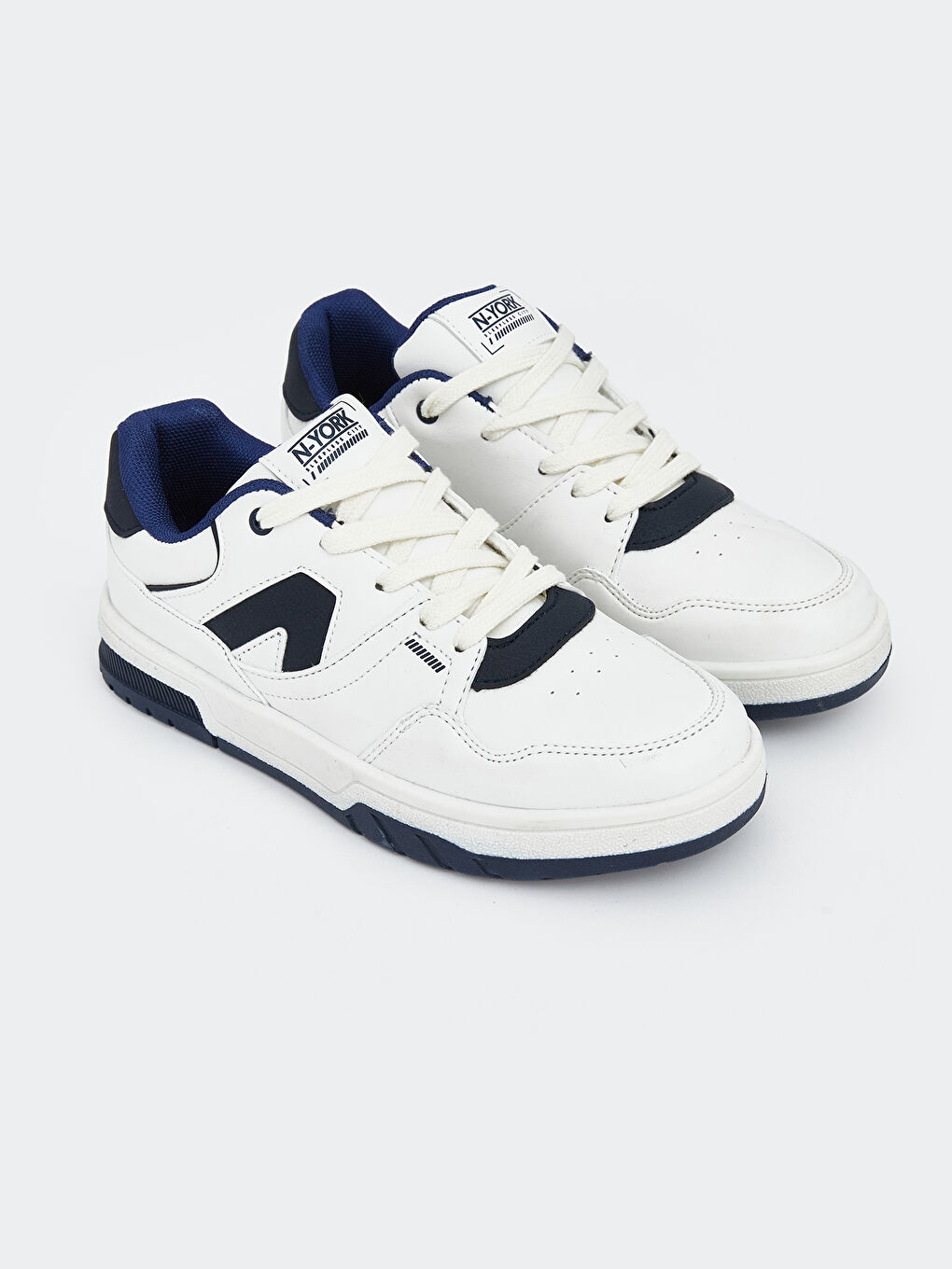 Beyaz Deri Görünümlü Erkek Çocuk Spor Ayakkabı