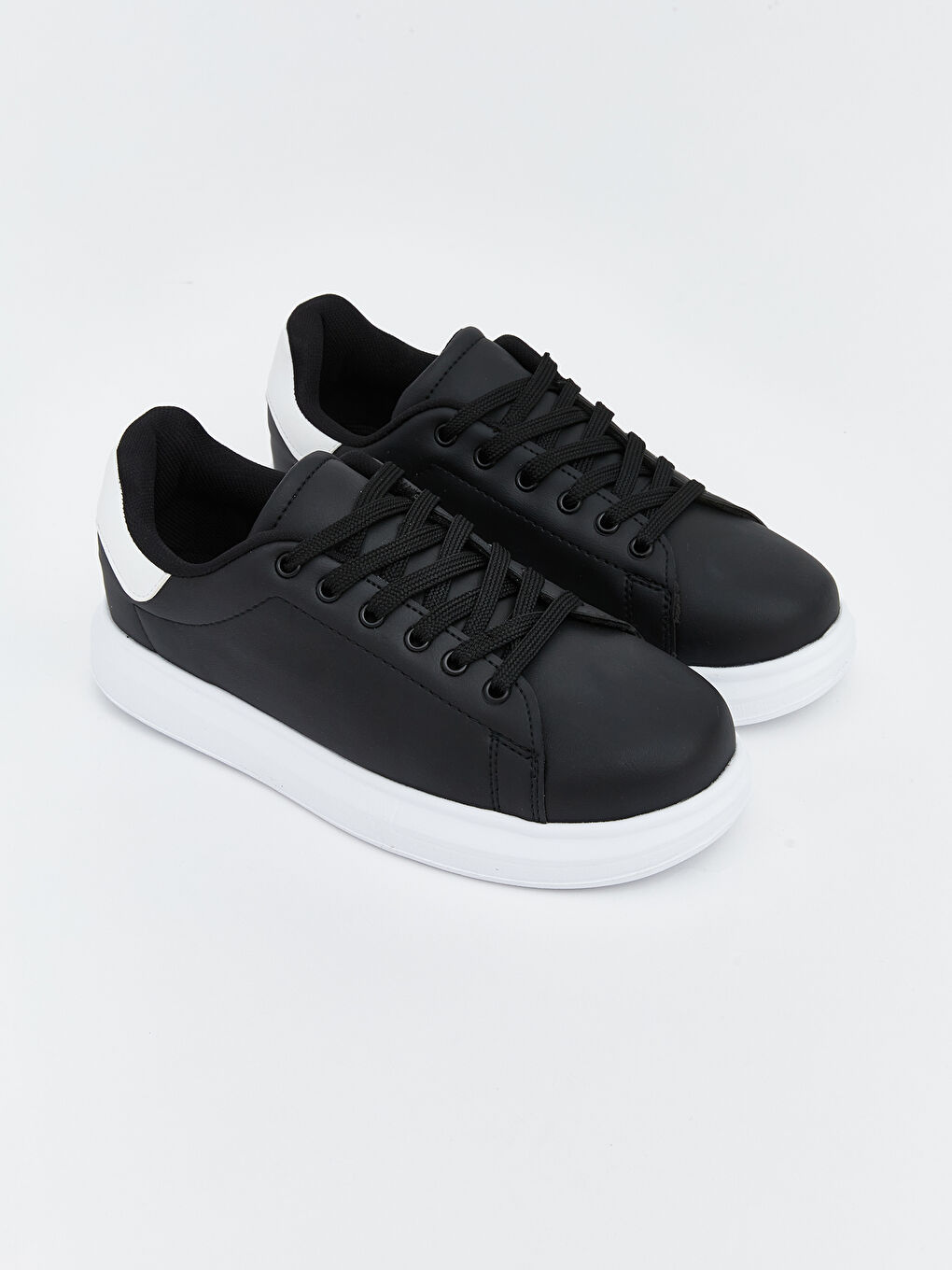 Siyah Bağcıklı Erkek Çocuk Spor Ayakkabı