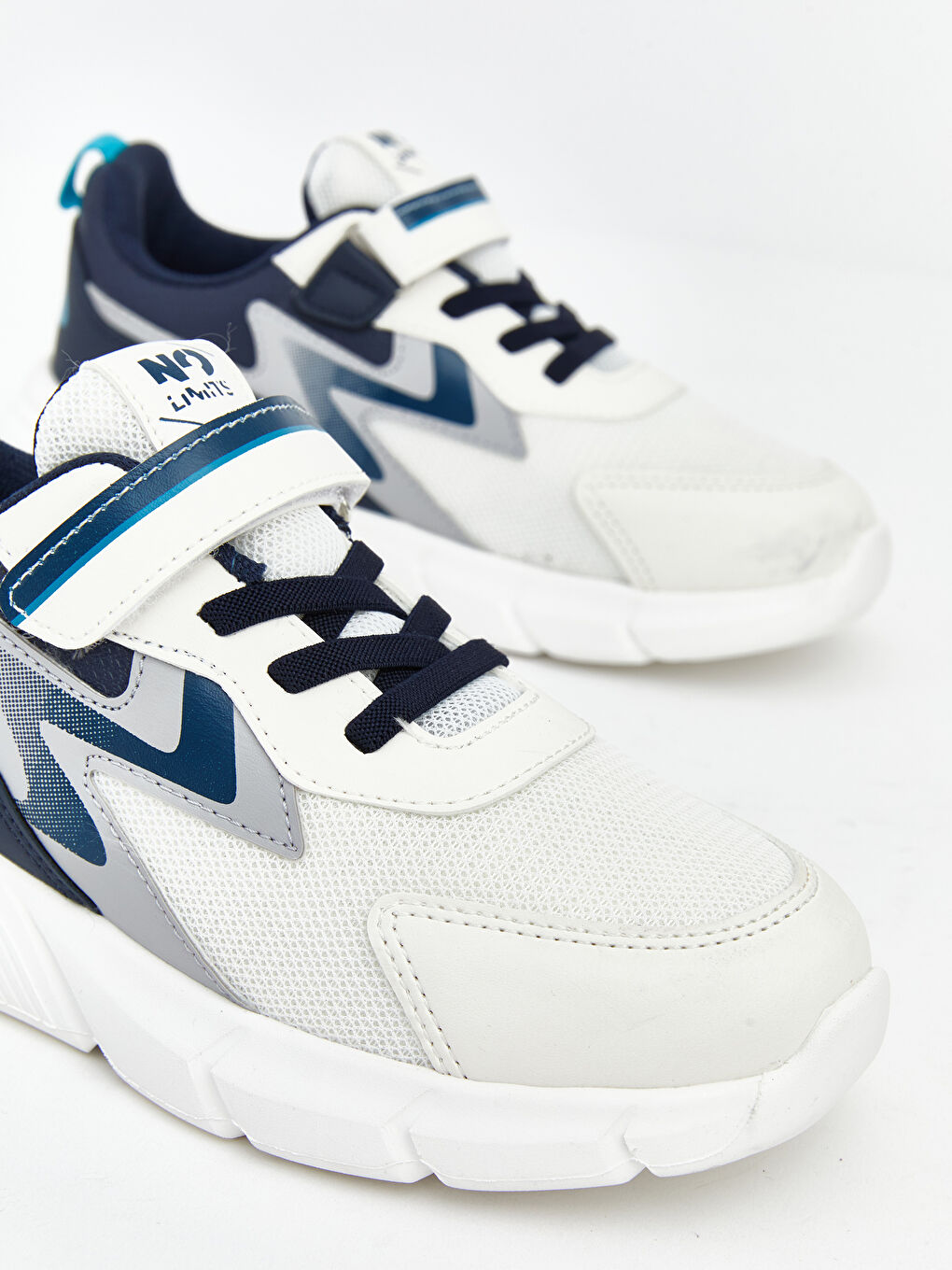 Beyaz Bağcık ve Cırt Cırtlı Erkek Çocuk Spor Ayakkabı-2