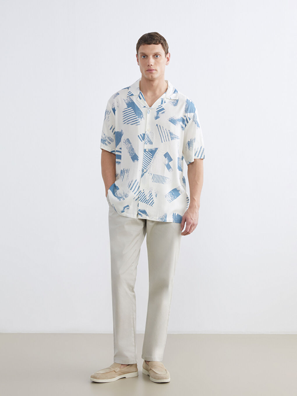 Ekru Regular Fit Resort Yaka Desenli Viskon Erkek Gömlek-1