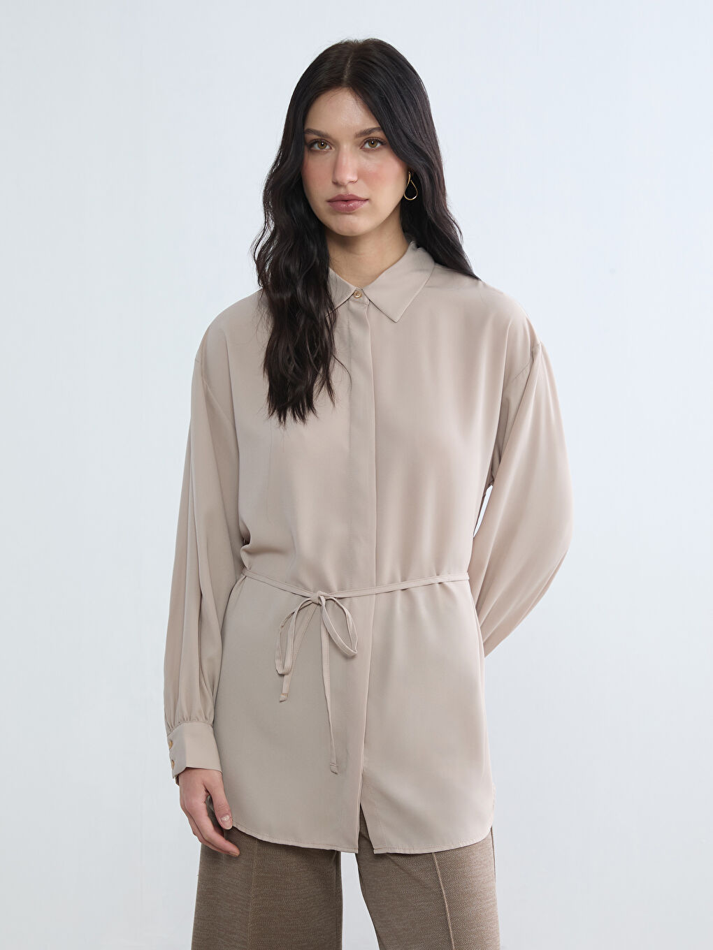 Ekru Beli Kuşaklı Kadın Gömlek Tunik