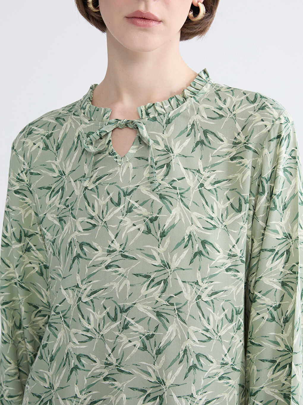 Yeşil Bağlamalı Yaka Desenli Bluz-2