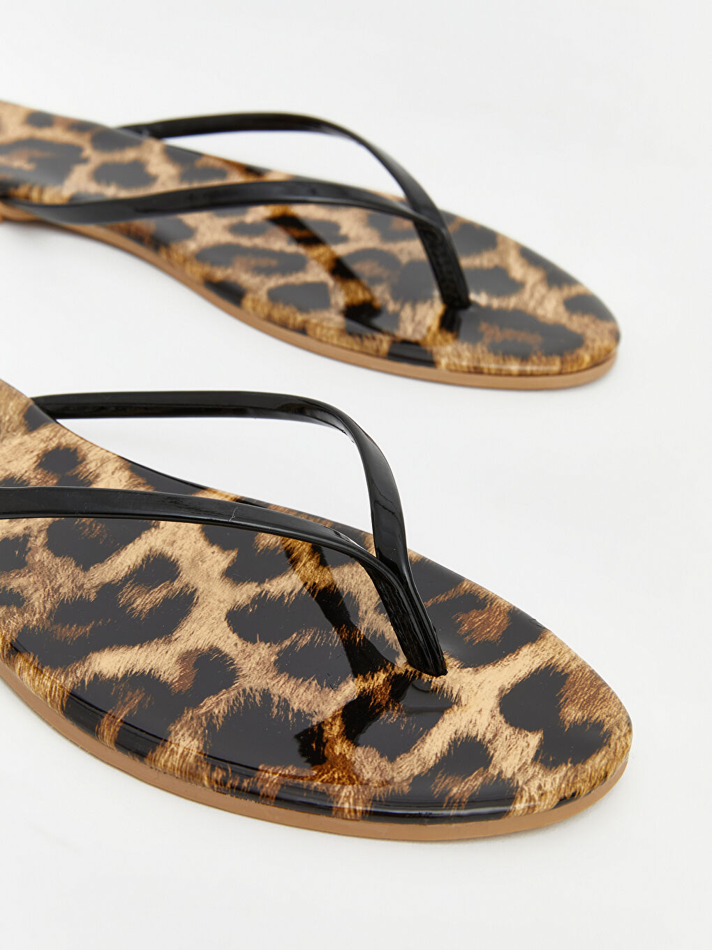Karışık Leopar Desenli Kadın Parmak Arası Terlik-4