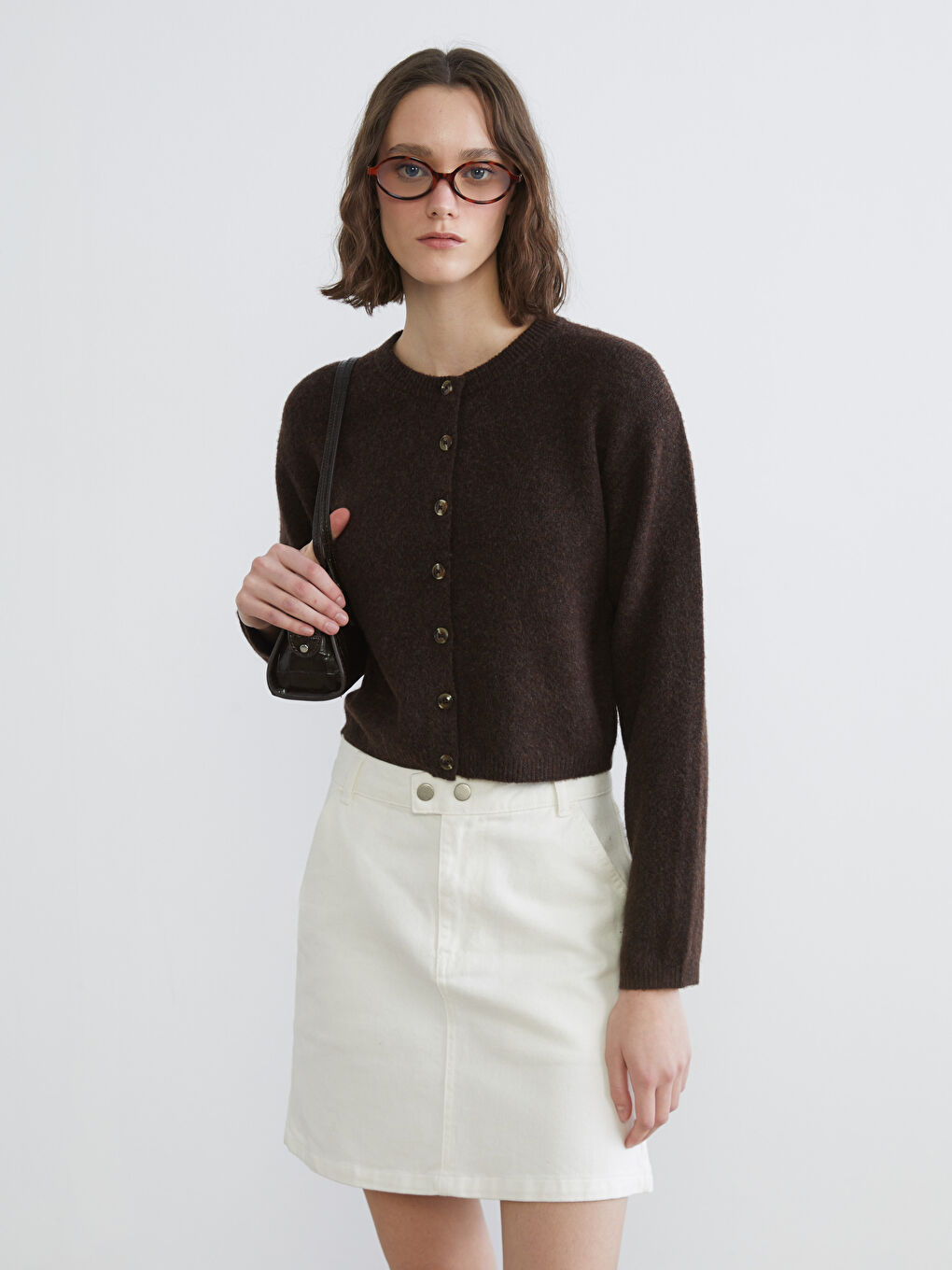 ქალის მრგვალი ყელიანი ნაქსოვი კარდიგანი