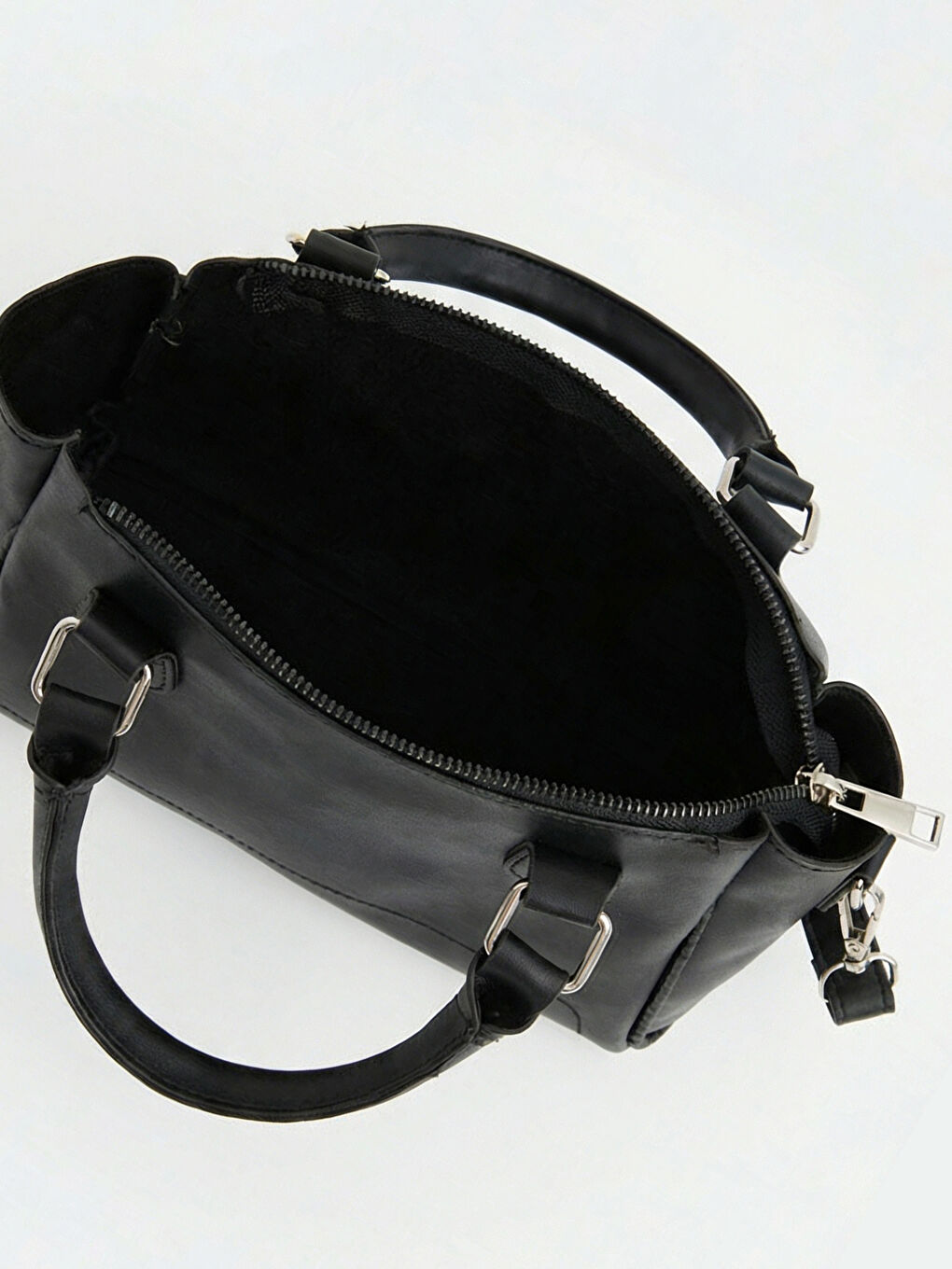 Siyah Deri Görünümlü Kadın Kol Çantası-1