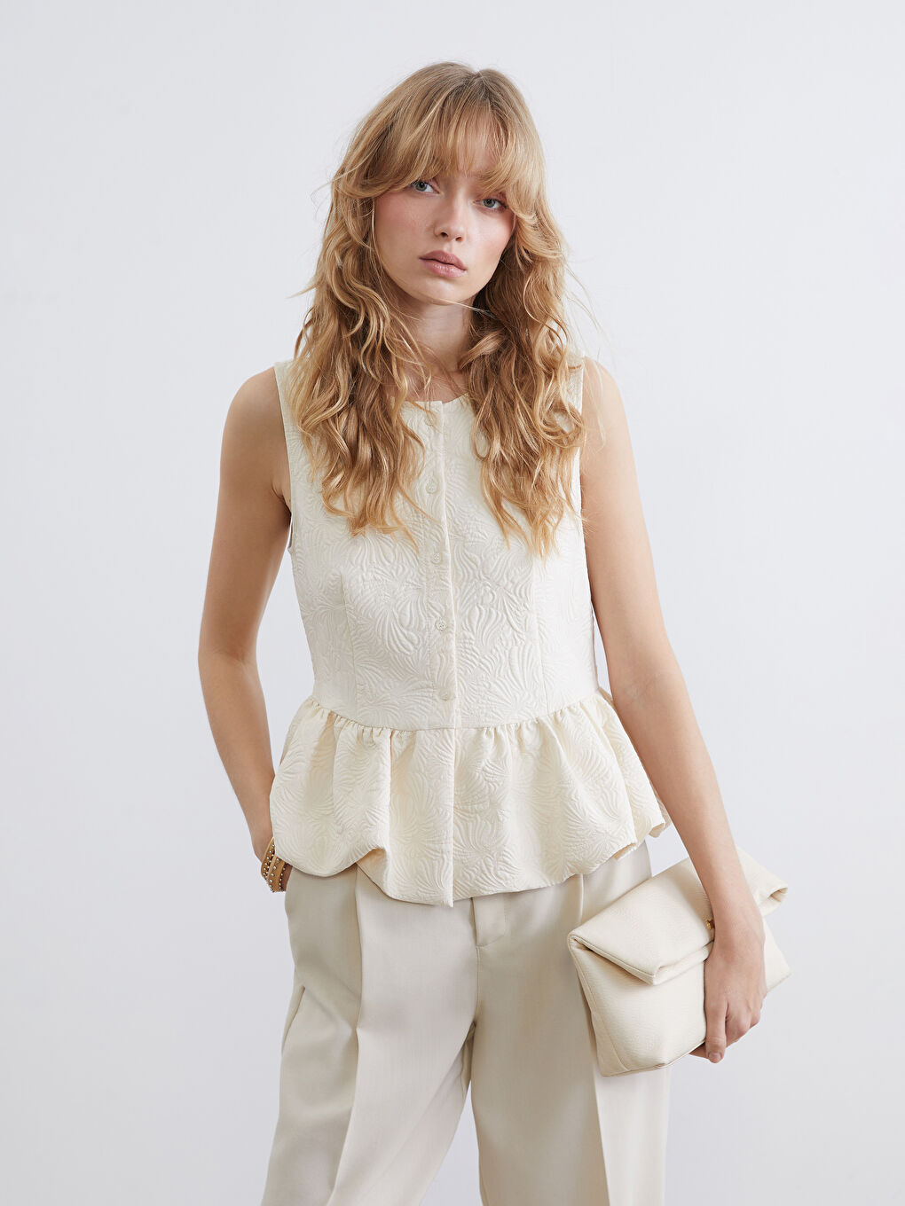 Ekru Bisiklet Yaka Desenli Fırfırlı Bluz