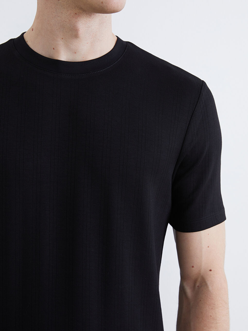 Siyah Bisiklet Yaka Erkek Tişört-2