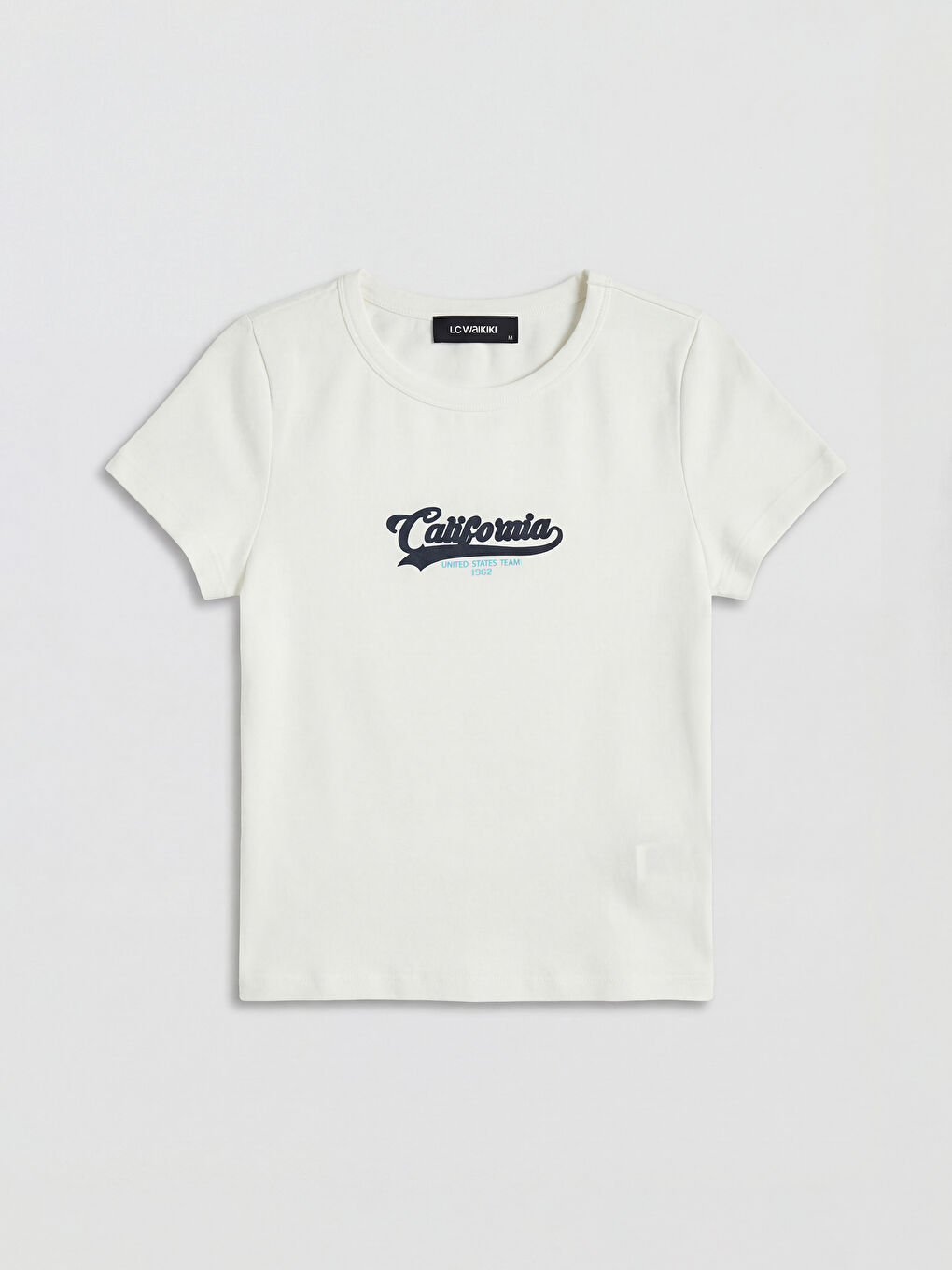 Beyaz Bisiklet Yaka California Baskılı Kadın Tişört