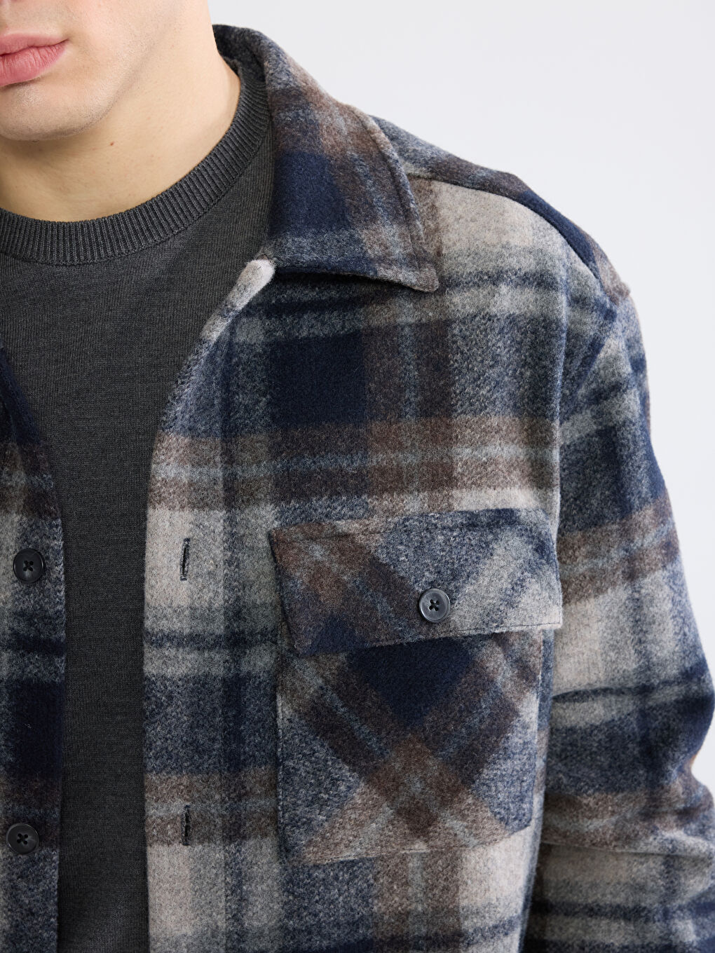 Рубашка-куртка мужская клетчатая свободного кроя-2