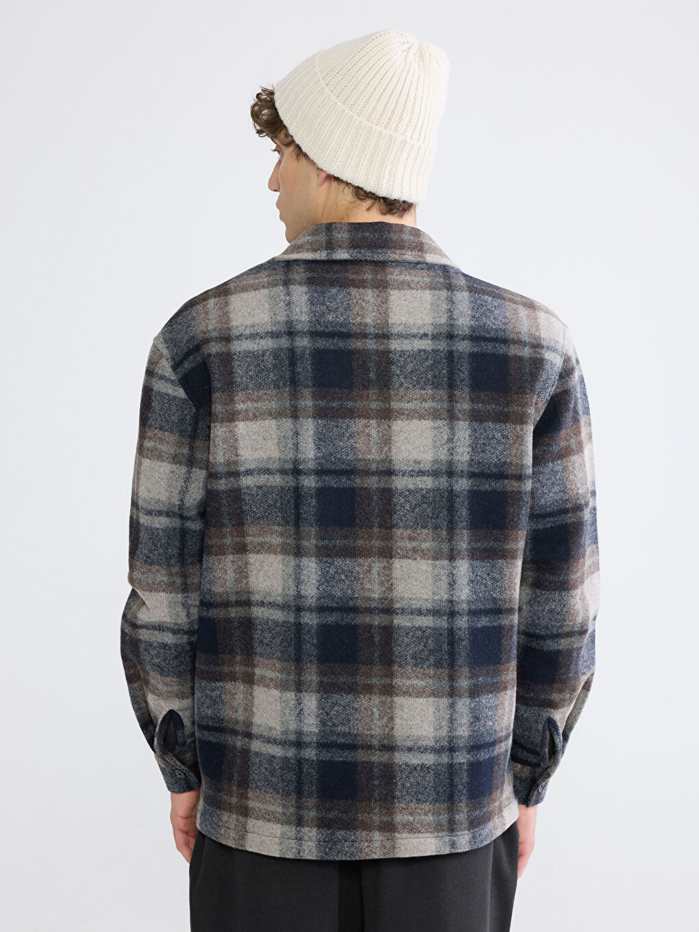 Рубашка-куртка мужская клетчатая свободного кроя-3