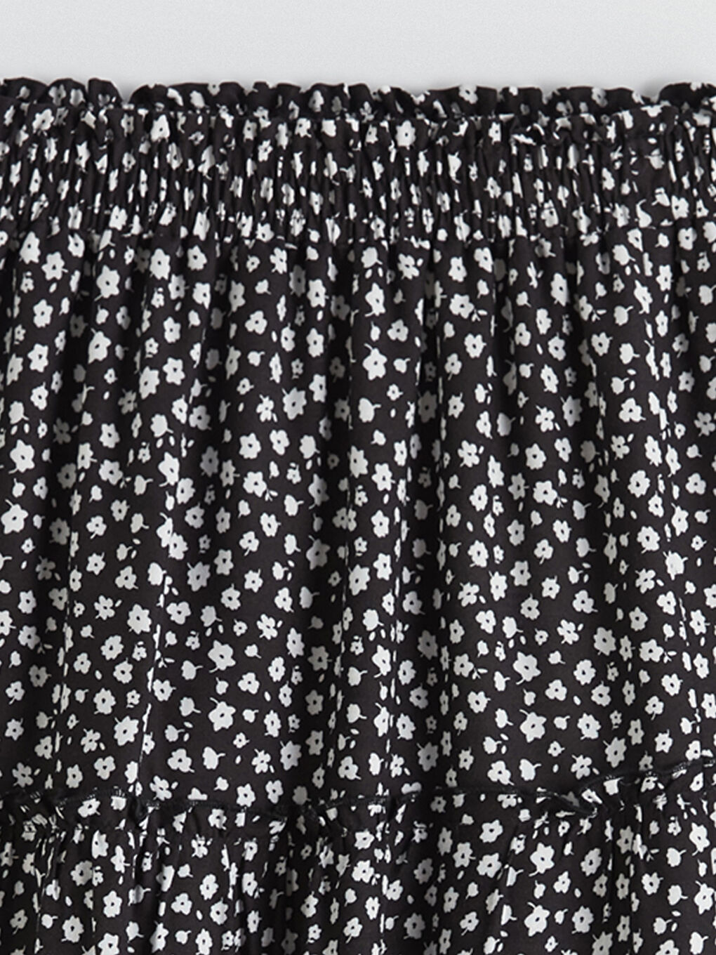 Siyah Beli Lastikli Çiçek Desenli Kız Çocuk Etek-1