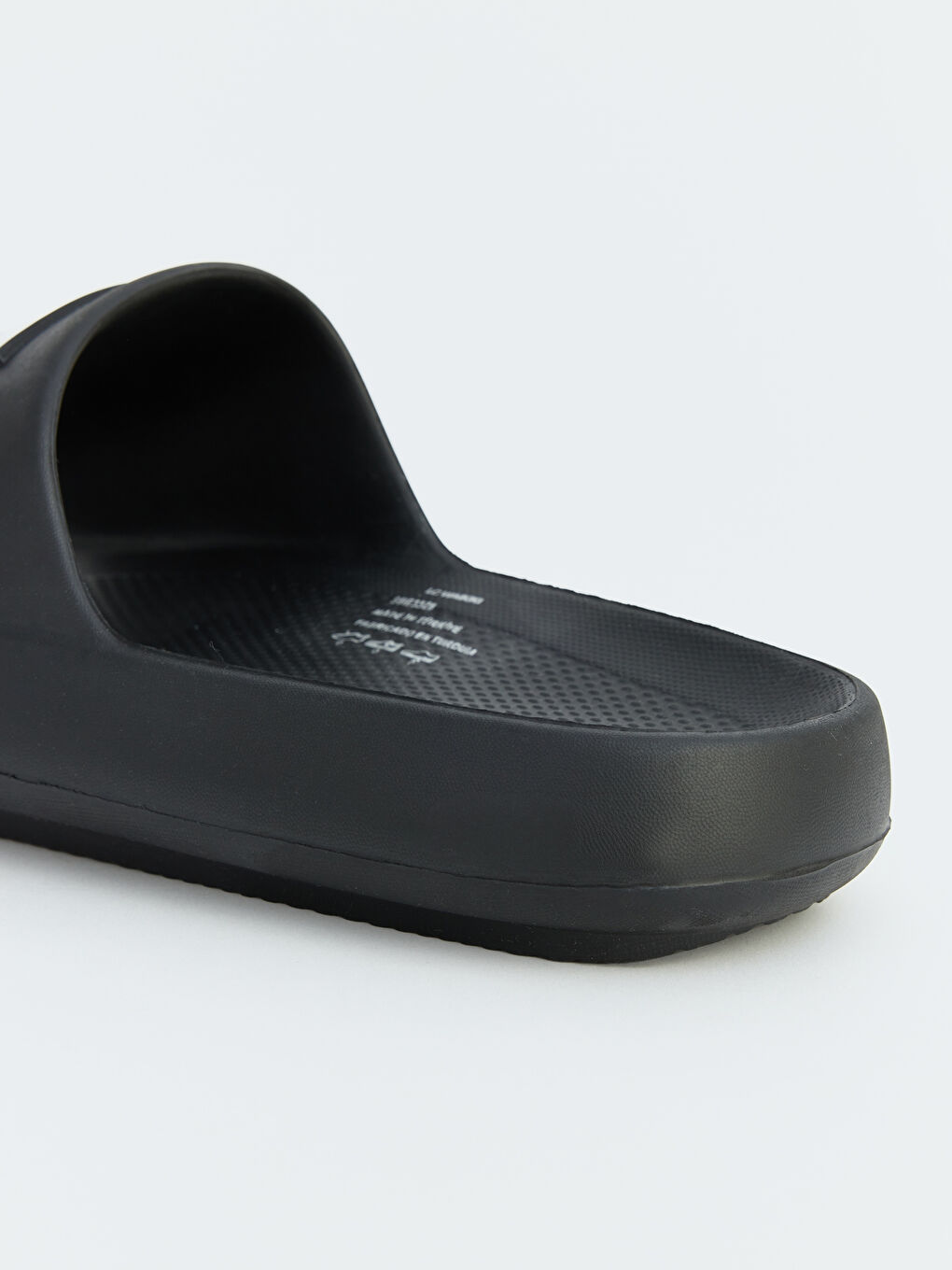 Siyah Geniş Bantlı Baskılı Erkek Terlik-4