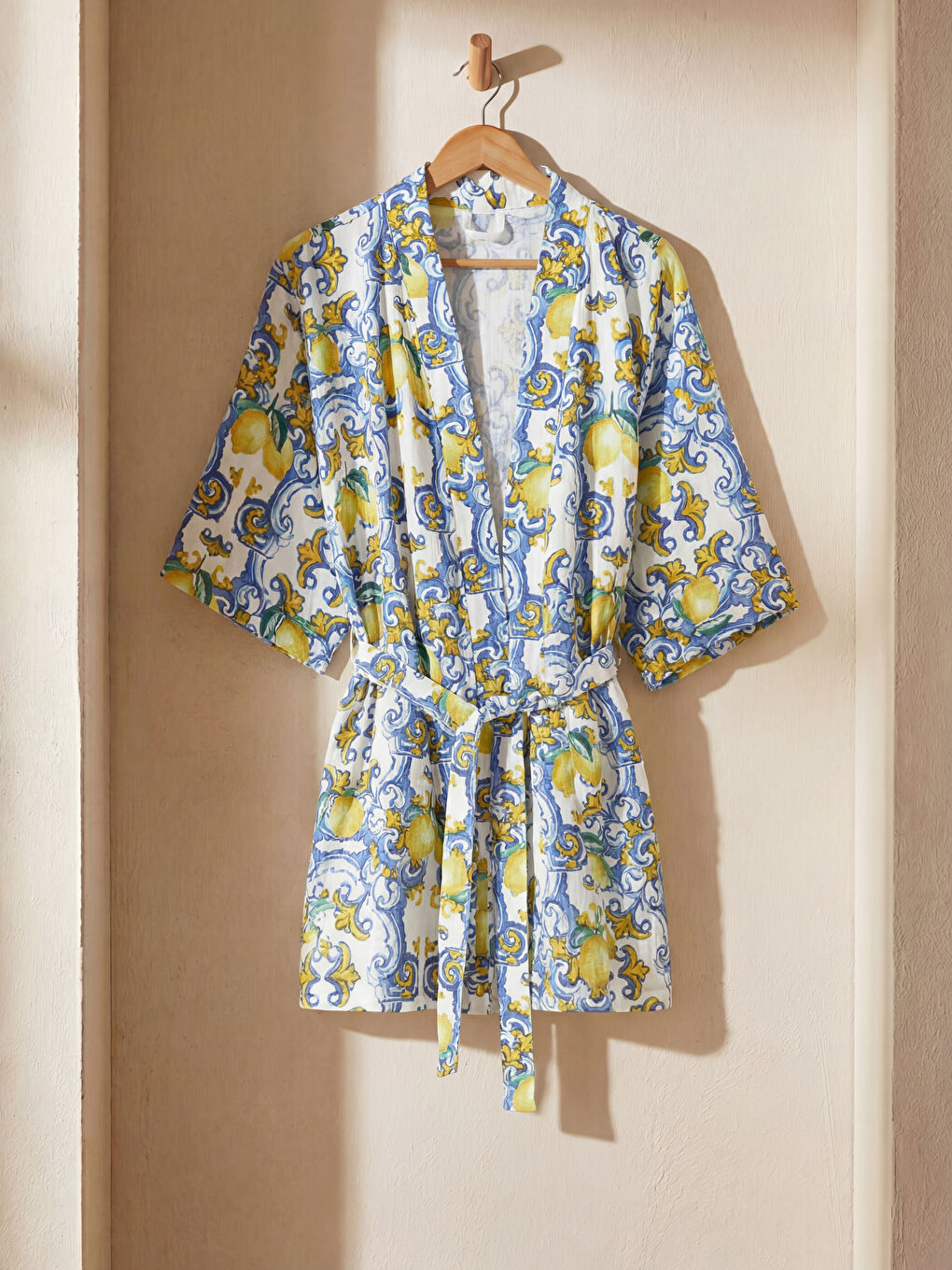 Karışık Çiçek Desenli Kadın Bornoz