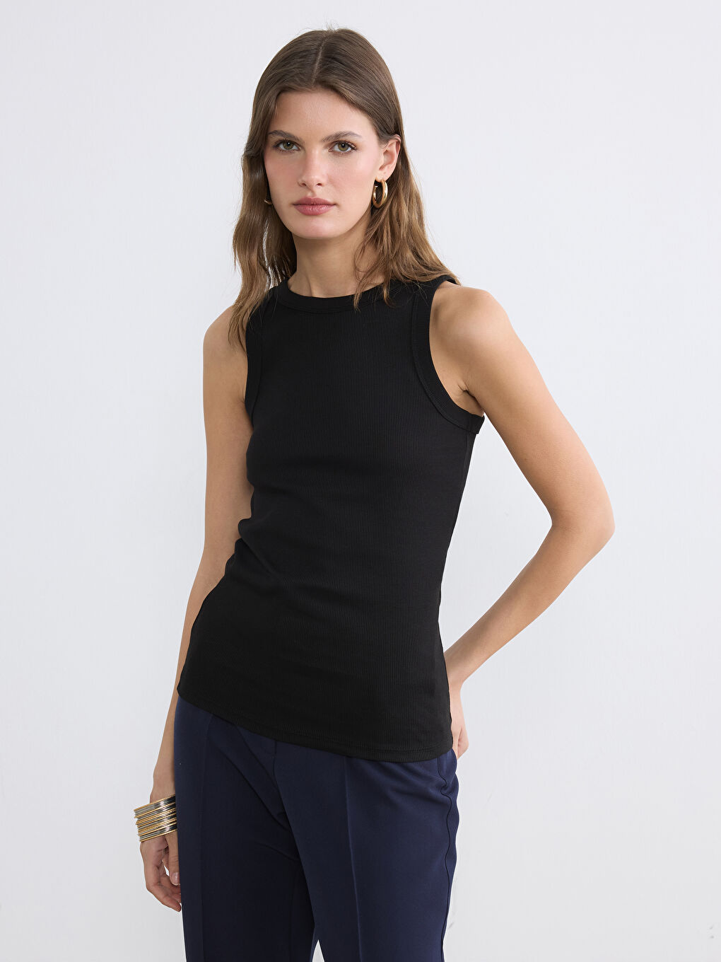 Siyah Bisiklet Yaka Kadın Atlet	