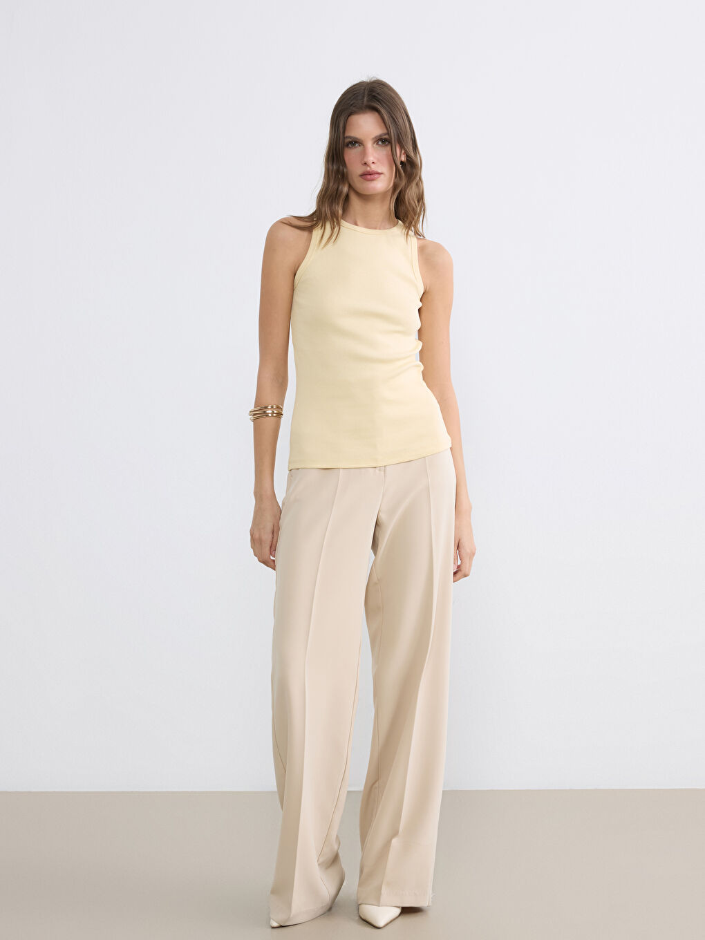 Bej Bisiklet Yaka Kadın Atlet	-1