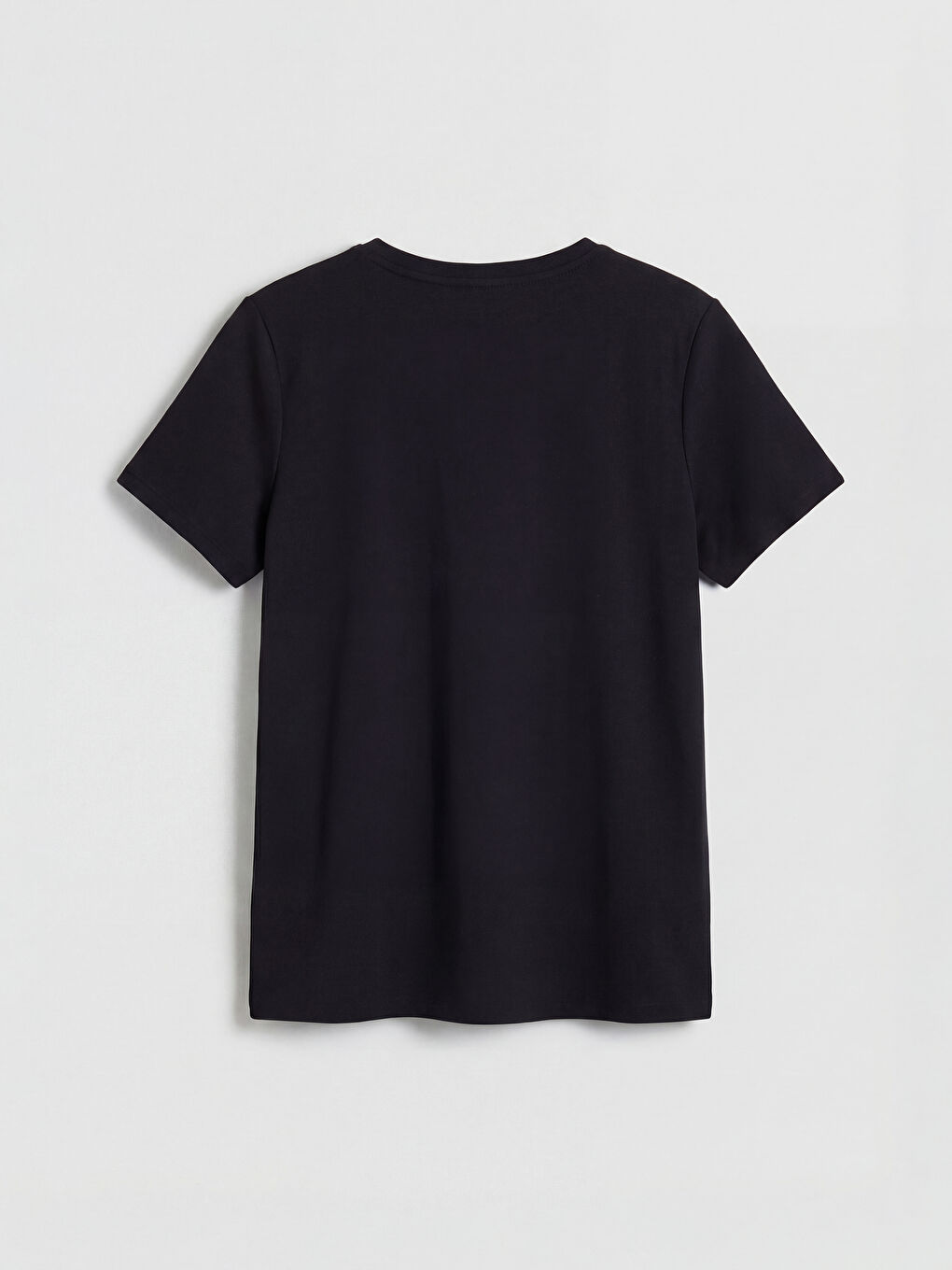 Siyah Bisiklet Yaka Çiçek Aplikeli Bluz-1