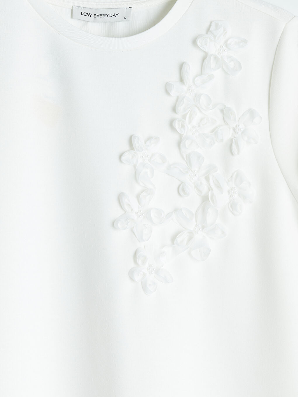 Ekru Bisiklet Yaka Çiçek Aplikeli Bluz-2