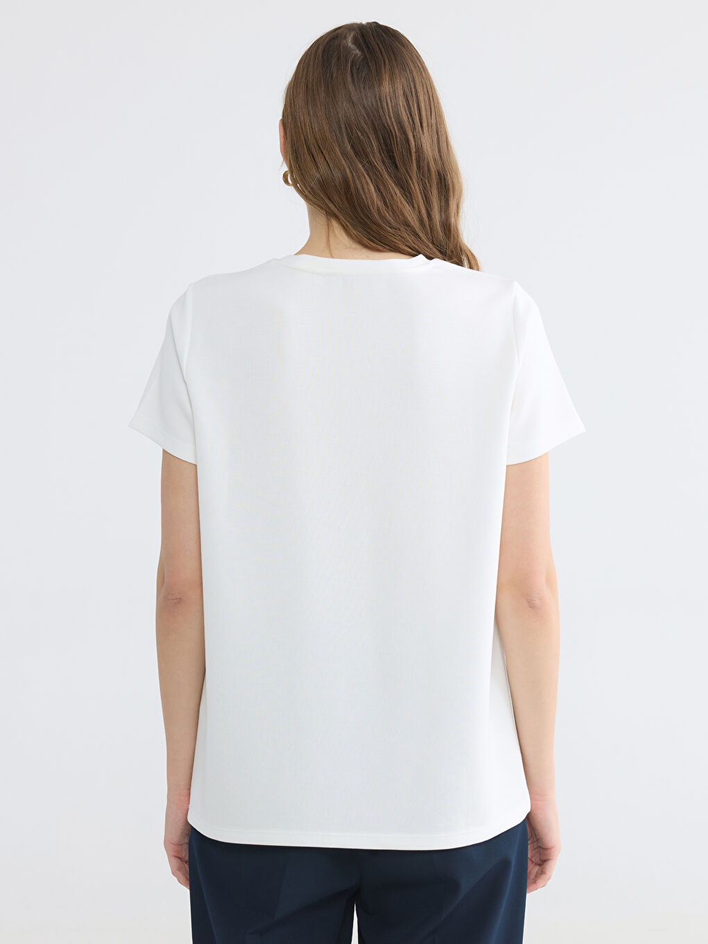 Beyaz Bisiklet Yaka Çiçek Aplikeli Bluz-3