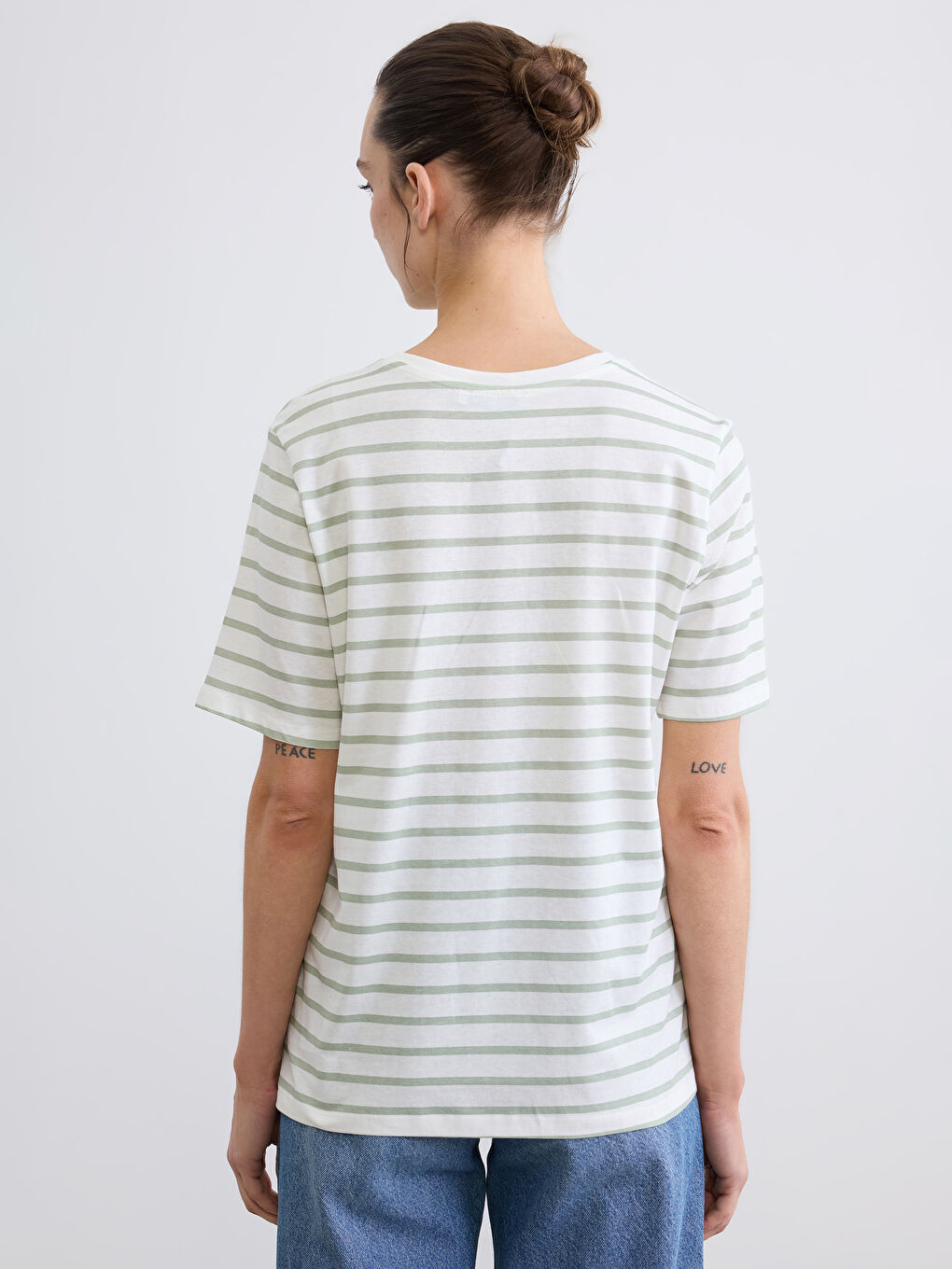 მრგვალი საყელო ზოლიანი ქალის მაისური-3