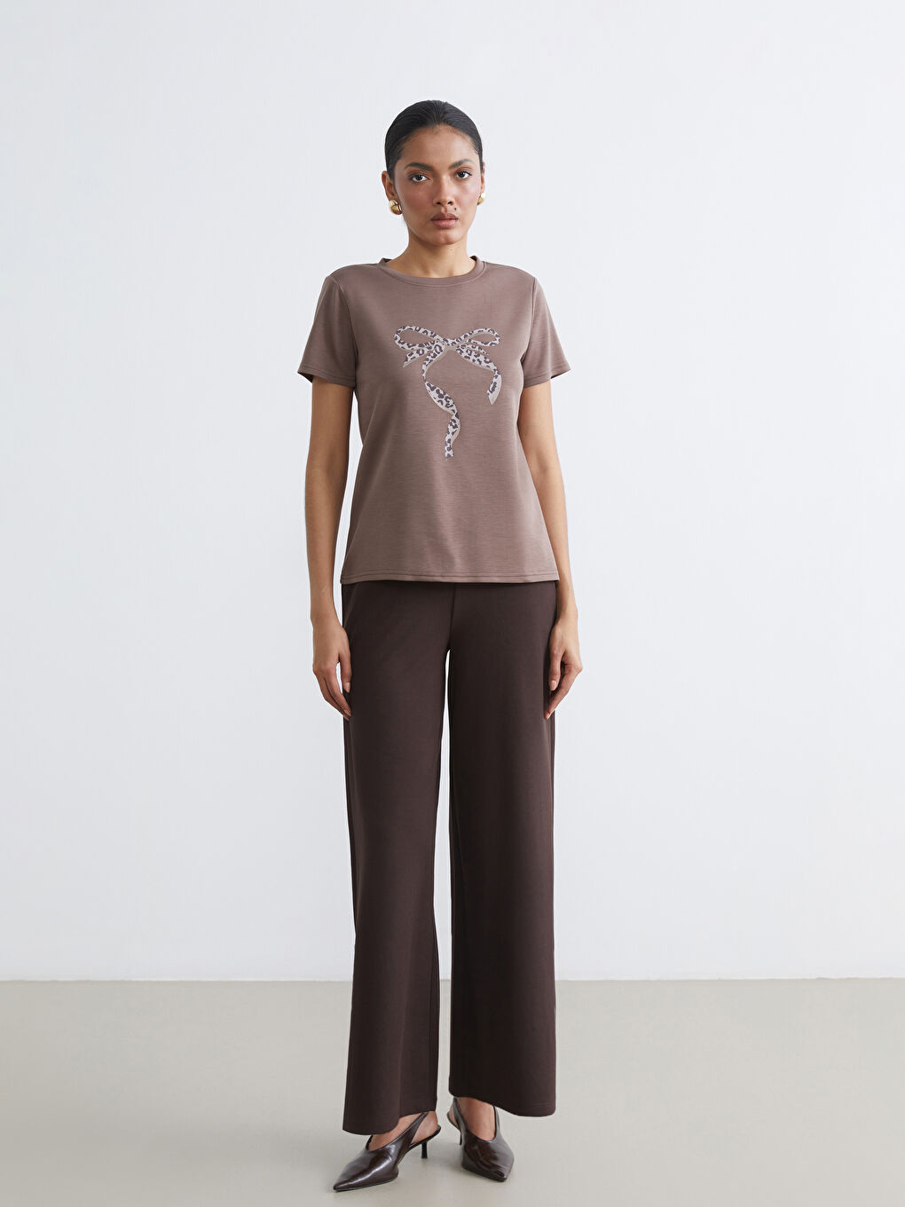 дөңгелек жағалы принтті әйелдер футболкасы-1