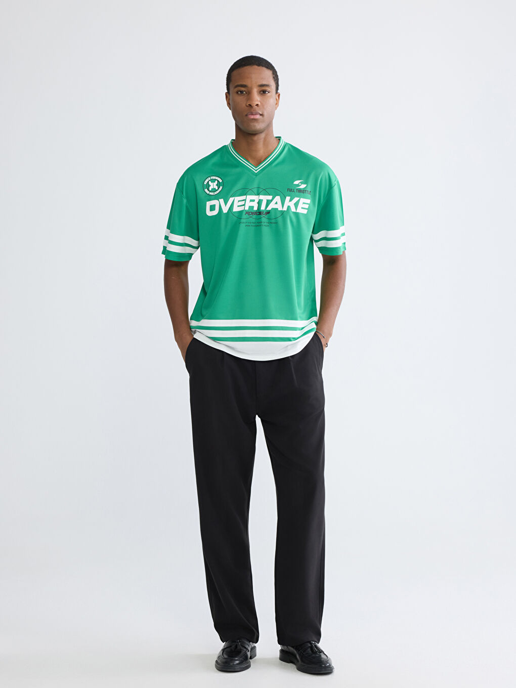 Yeşil V Yaka Baskılı Erkek Tişört-1