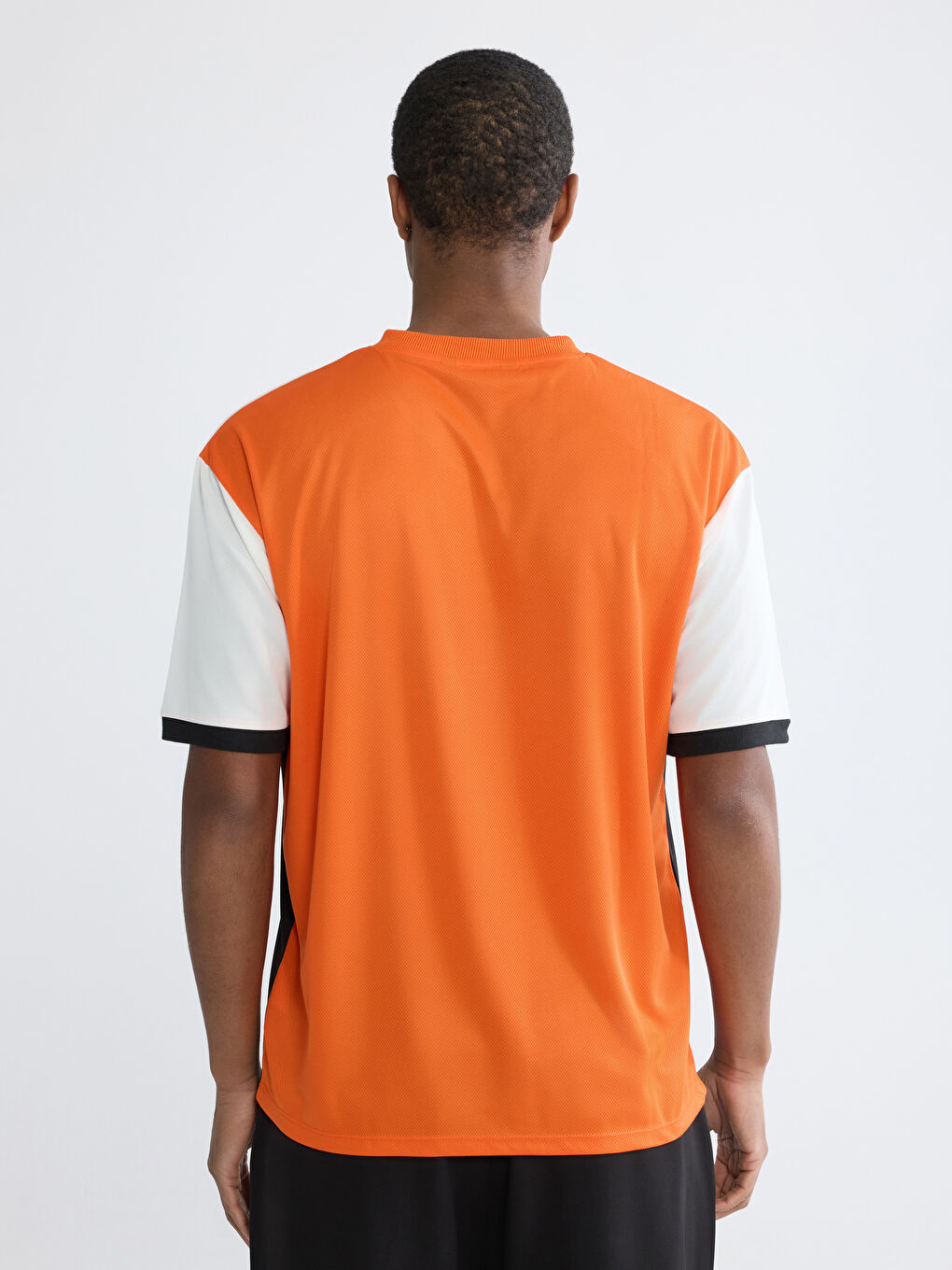 Turuncu V Yaka Baskılı Bol Kalıp Erkek Tişört-3