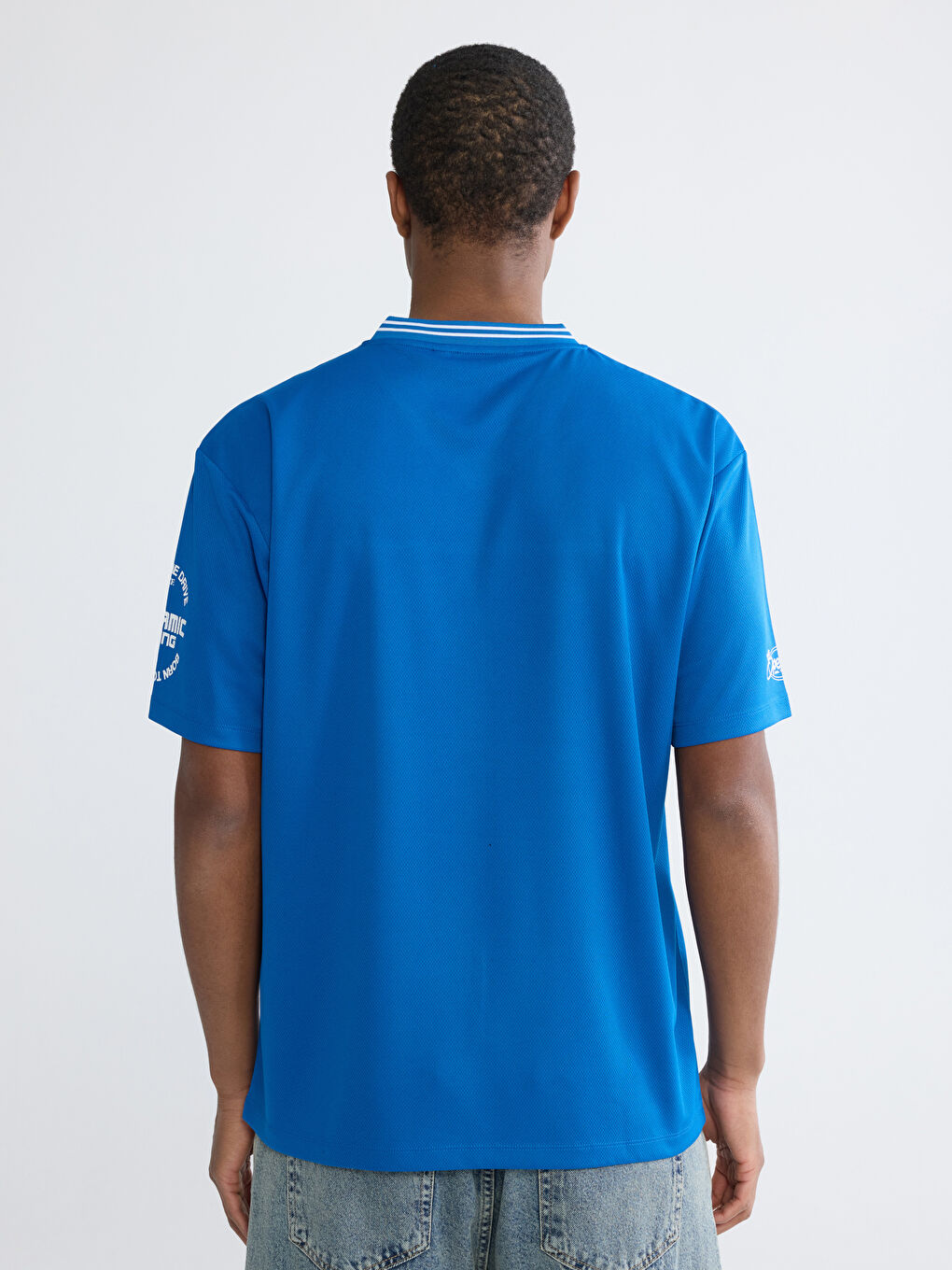 Mavi V Yaka Baskılı Erkek Tişört-3