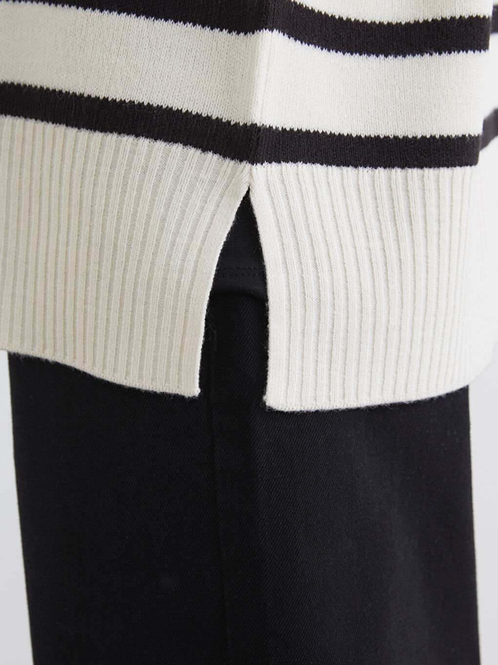 Striped oversized knit tunic with a stand-up collar.-2