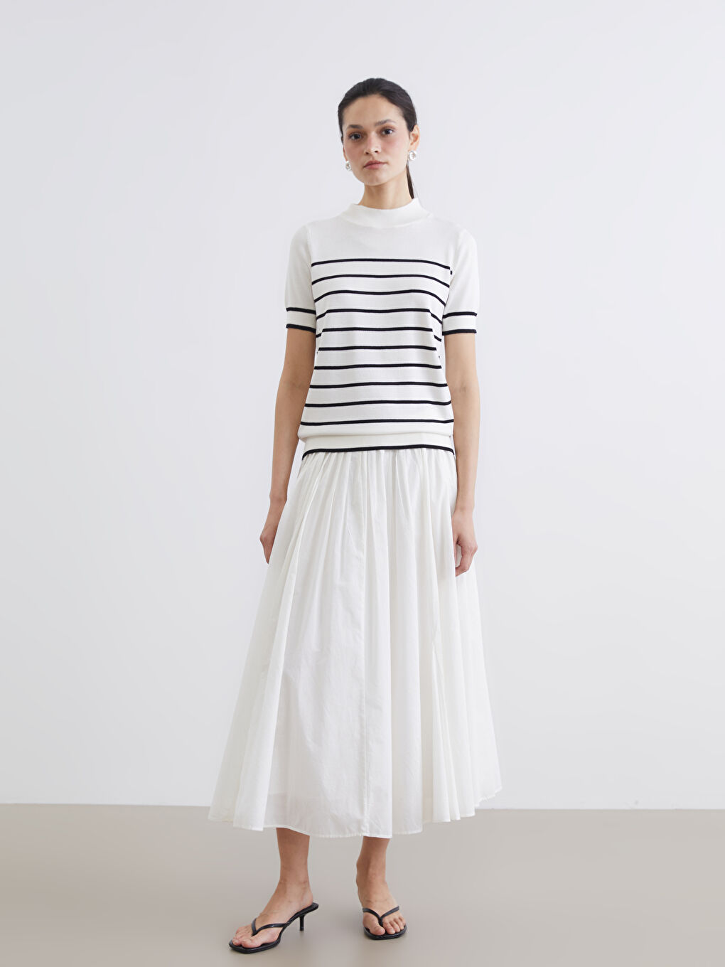 سترة تريكو نساء بياقة عالية مخططة-1