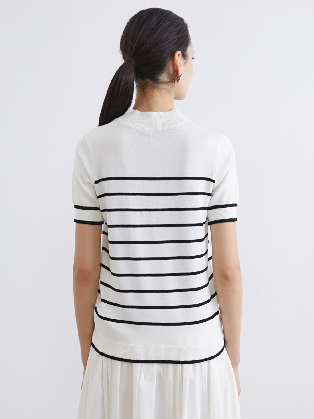 سترة تريكو نساء بياقة عالية مخططة-3