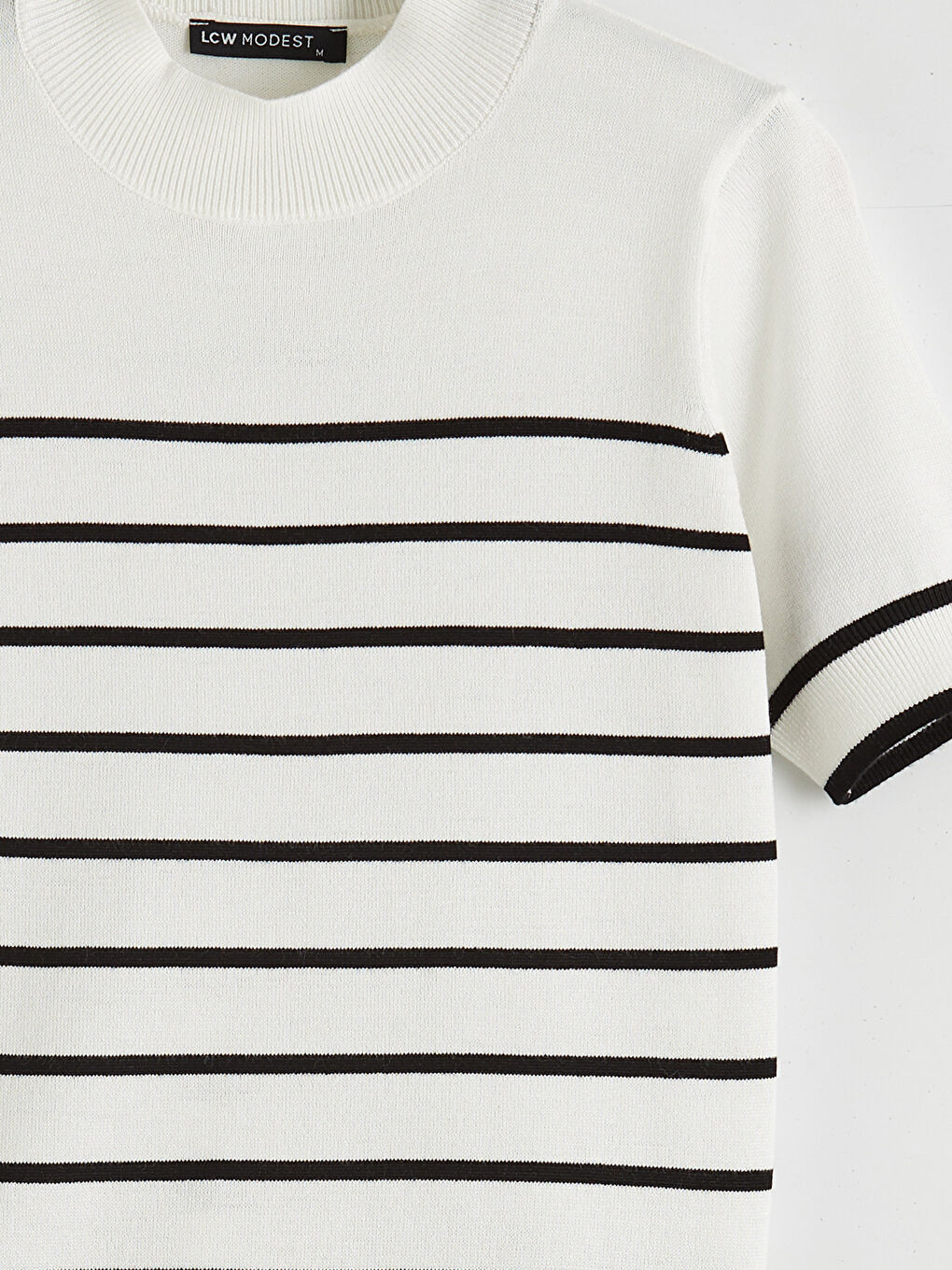 سترة تريكو نساء بياقة عالية مخططة-5