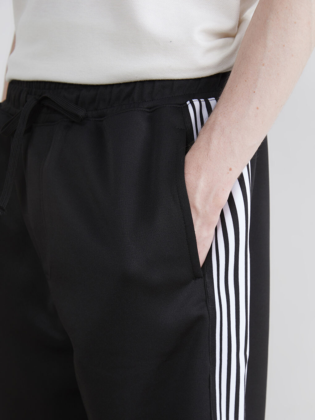 Loose Fit Striped Men's Shorts-2
