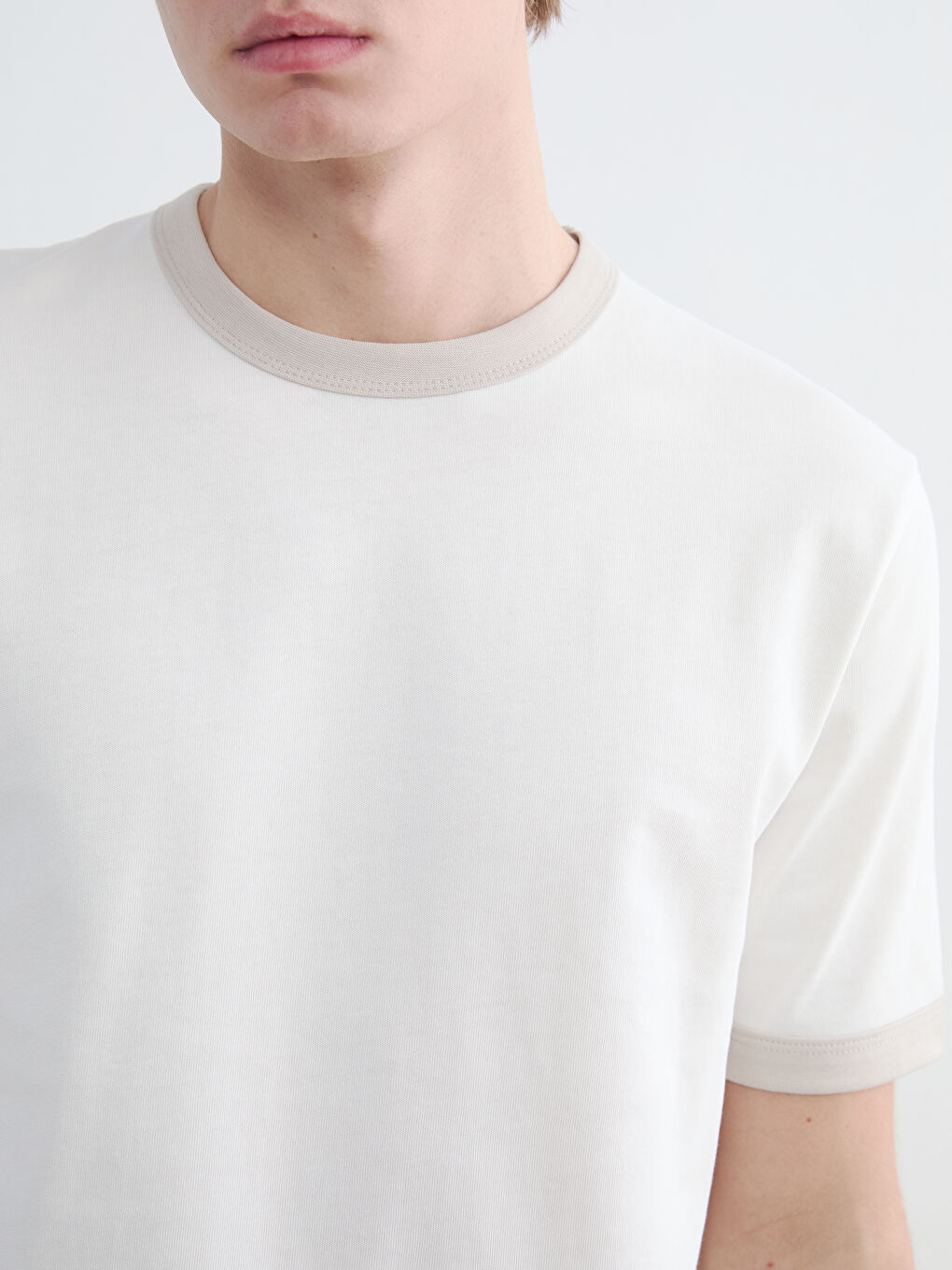 Ekru Bisiklet Yaka Penye Erkek Tişört-2