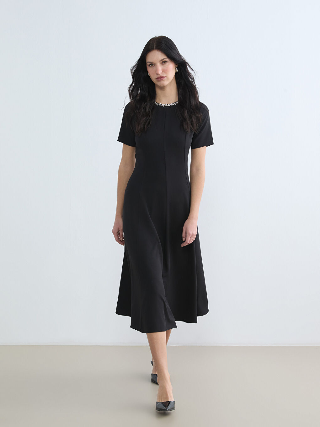 Siyah Bisiklet Yaka Taş İşlemeli A Kesim Kadın Elbise