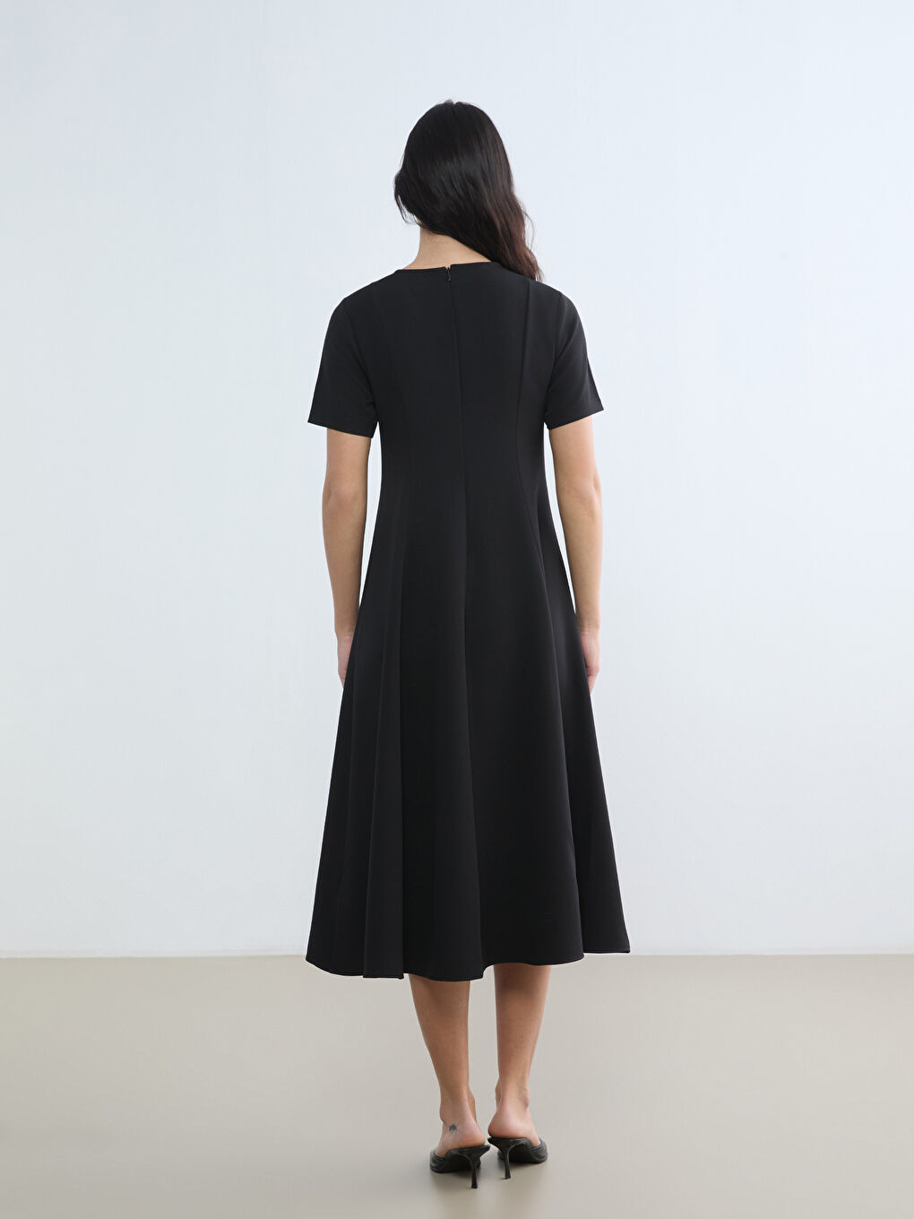 Siyah Bisiklet Yaka Taş İşlemeli A Kesim Kadın Elbise-3