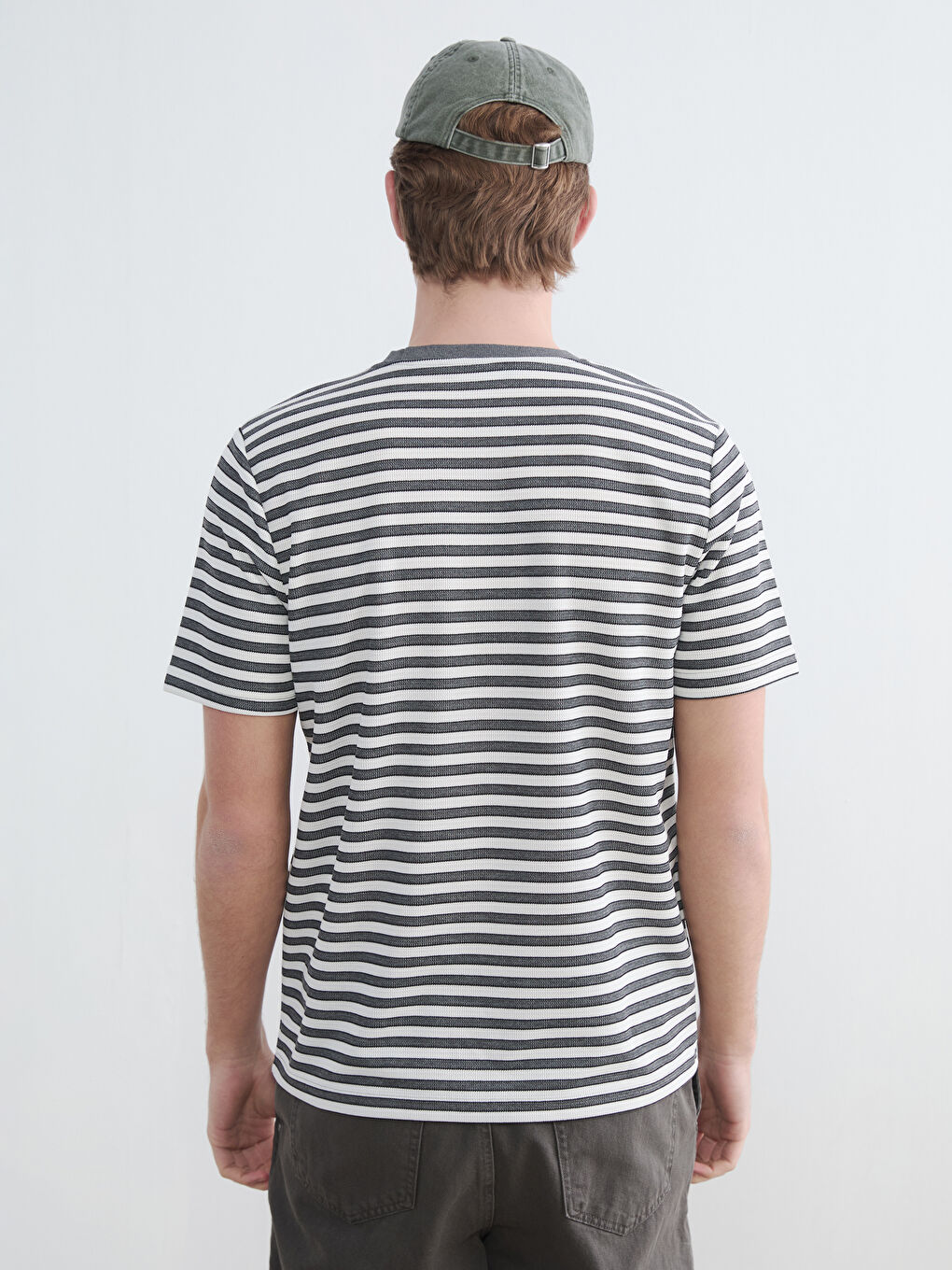Gri Bisiklet Yaka Çizgili Erkek Tişört	-3