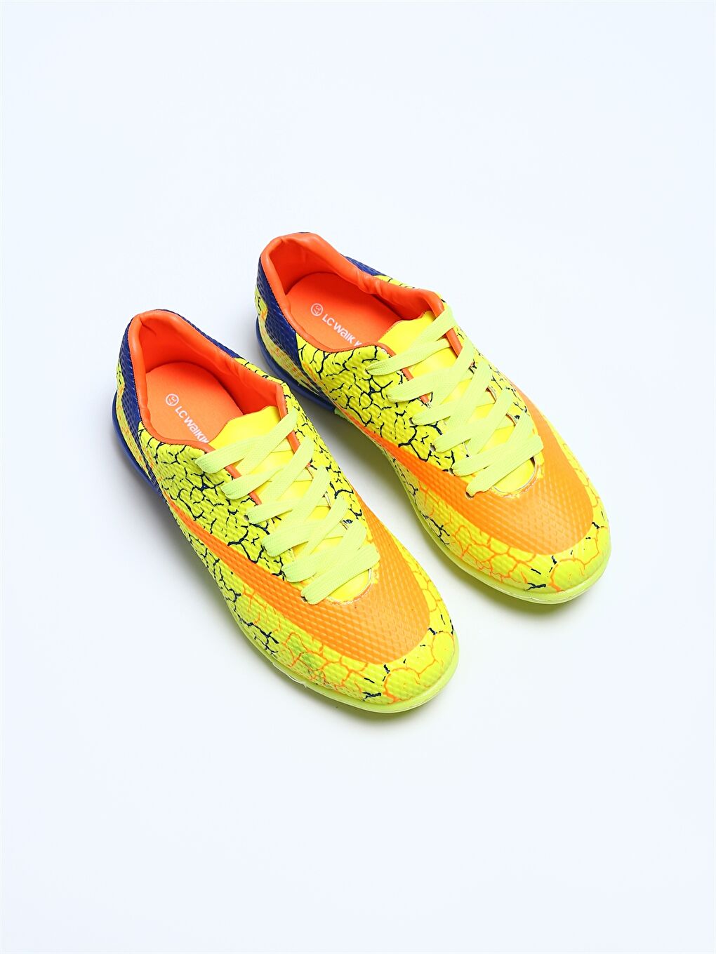 أحذية كرة القدم بالأربطة للأولاد