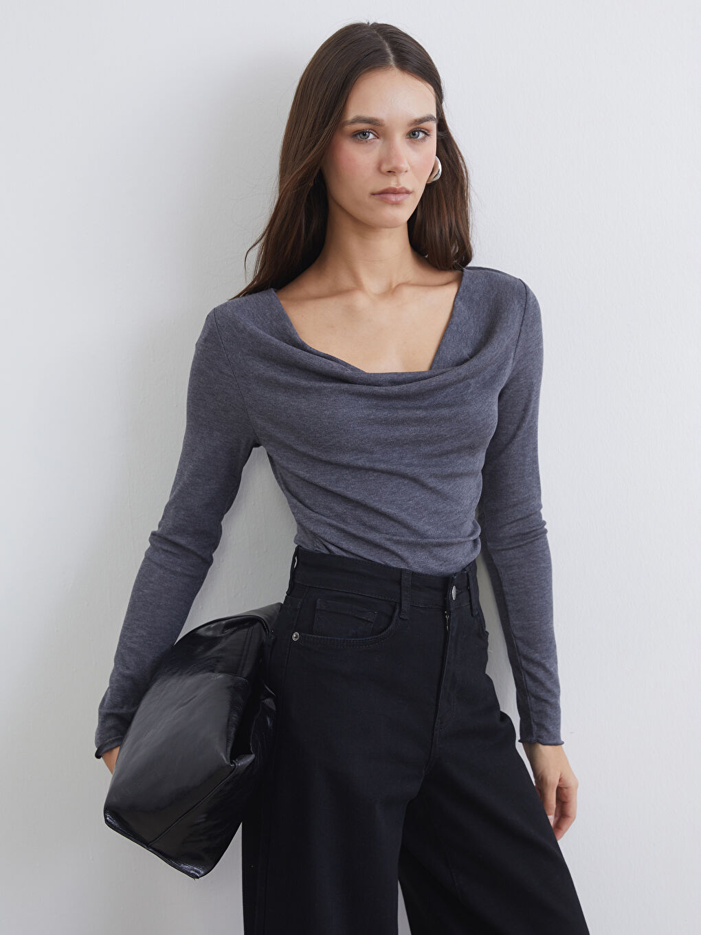 Antrasit Dökümlü Yaka Büzgülü Bluz-2