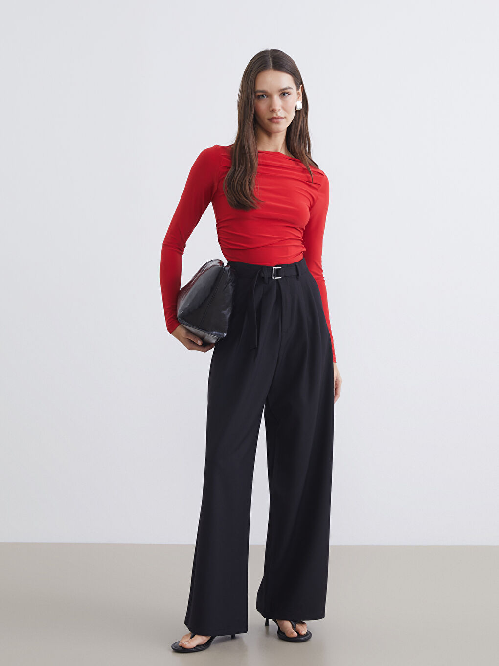 Kırmızı Dökümlü Yaka Büzgülü Bluz-1